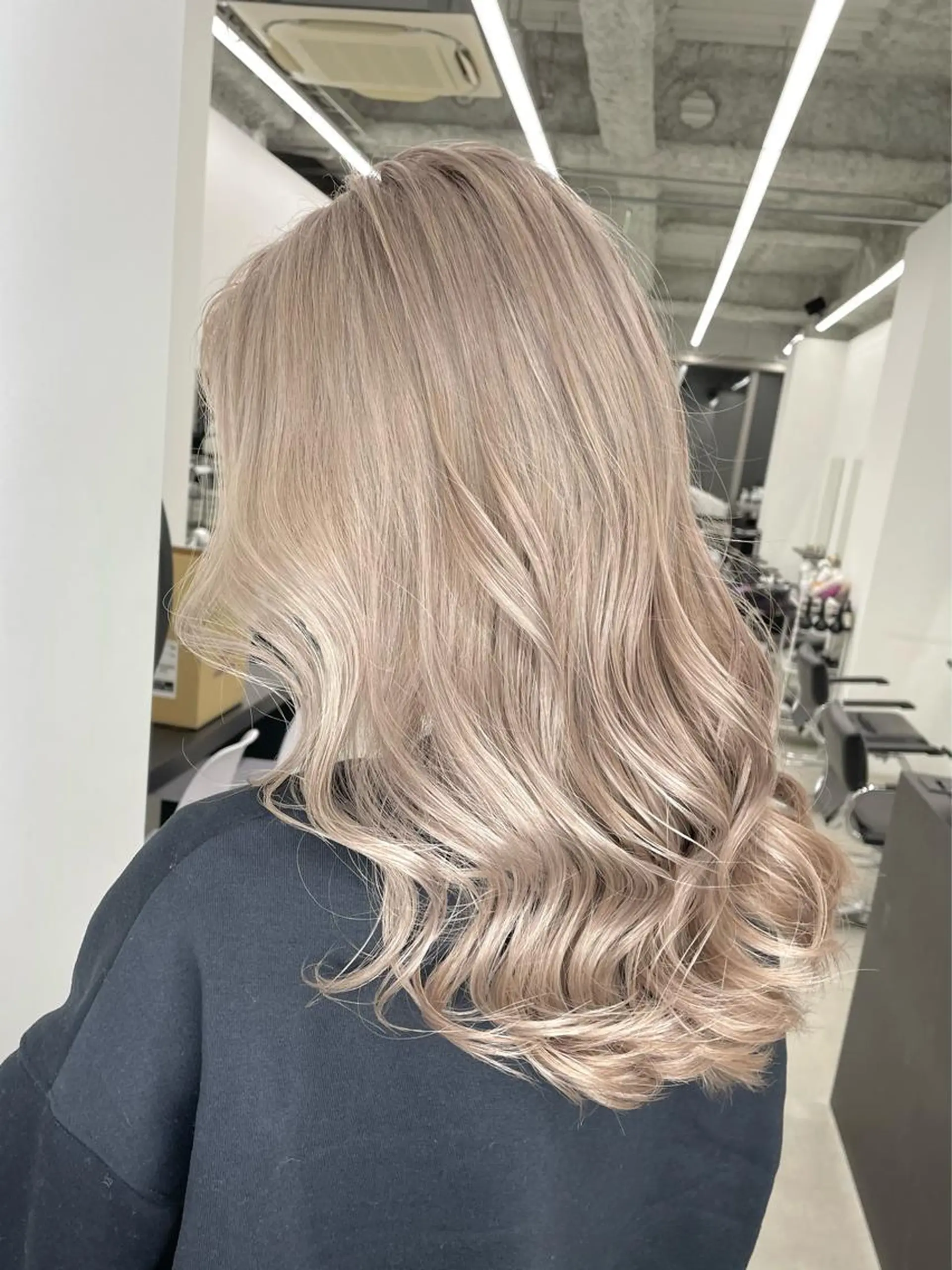 ロング カラー ベージュカラー ハイトーンカラー Blonde nagoya sakae所属・岡留 愛美のヘアスタイル