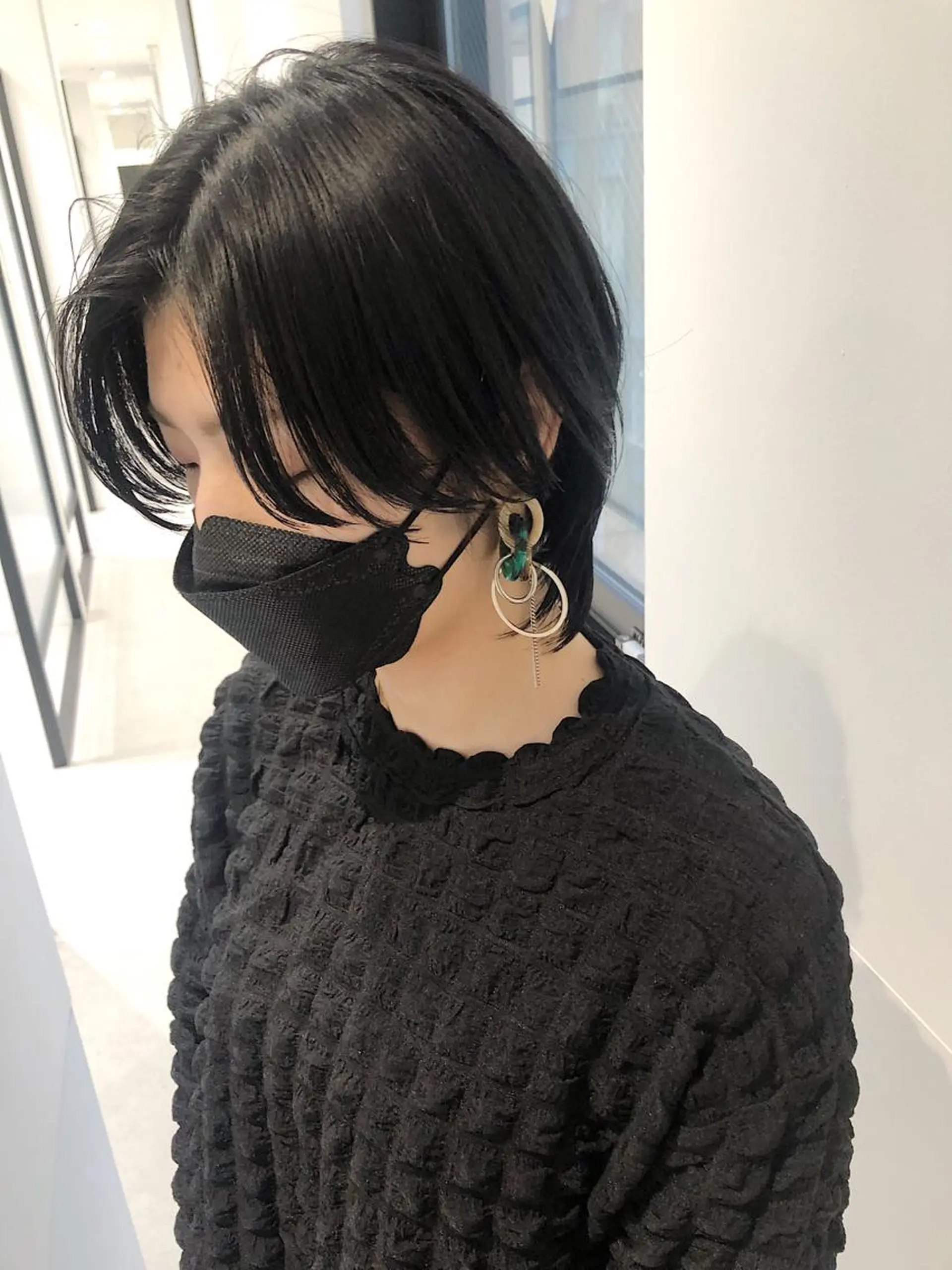 ミディアム カラー 黒髪 ブルーカラー ブルーブラック レイヤーカット ウルフカット カット ヘアカラー トリートメント 髪質改善/顔まわり 石原のヘアスタイル