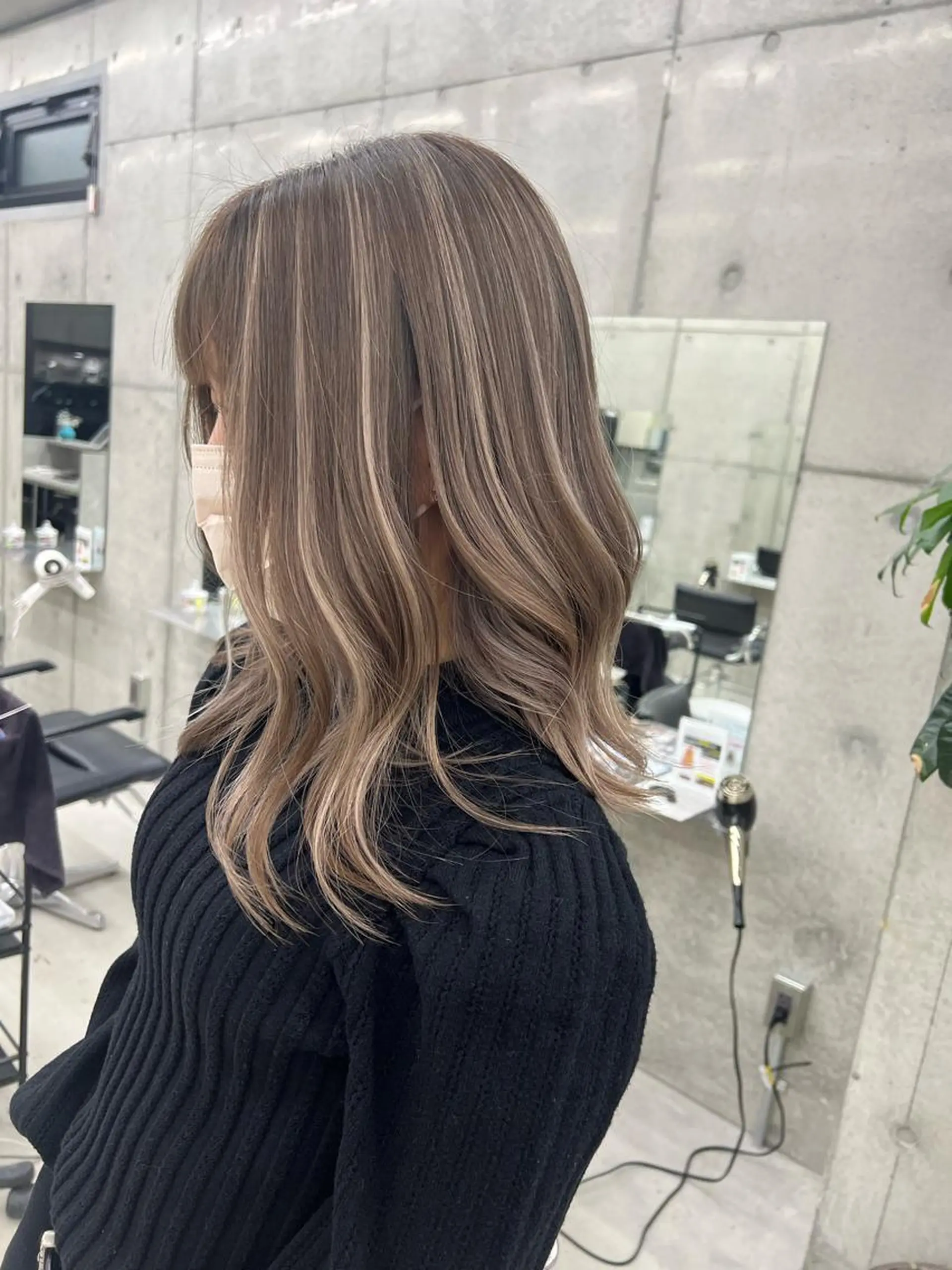セミロング ハイライト LINOET名古屋所属・ダブルカラー🩶上村 純妃🩶名駅徒歩5分のヘアスタイル