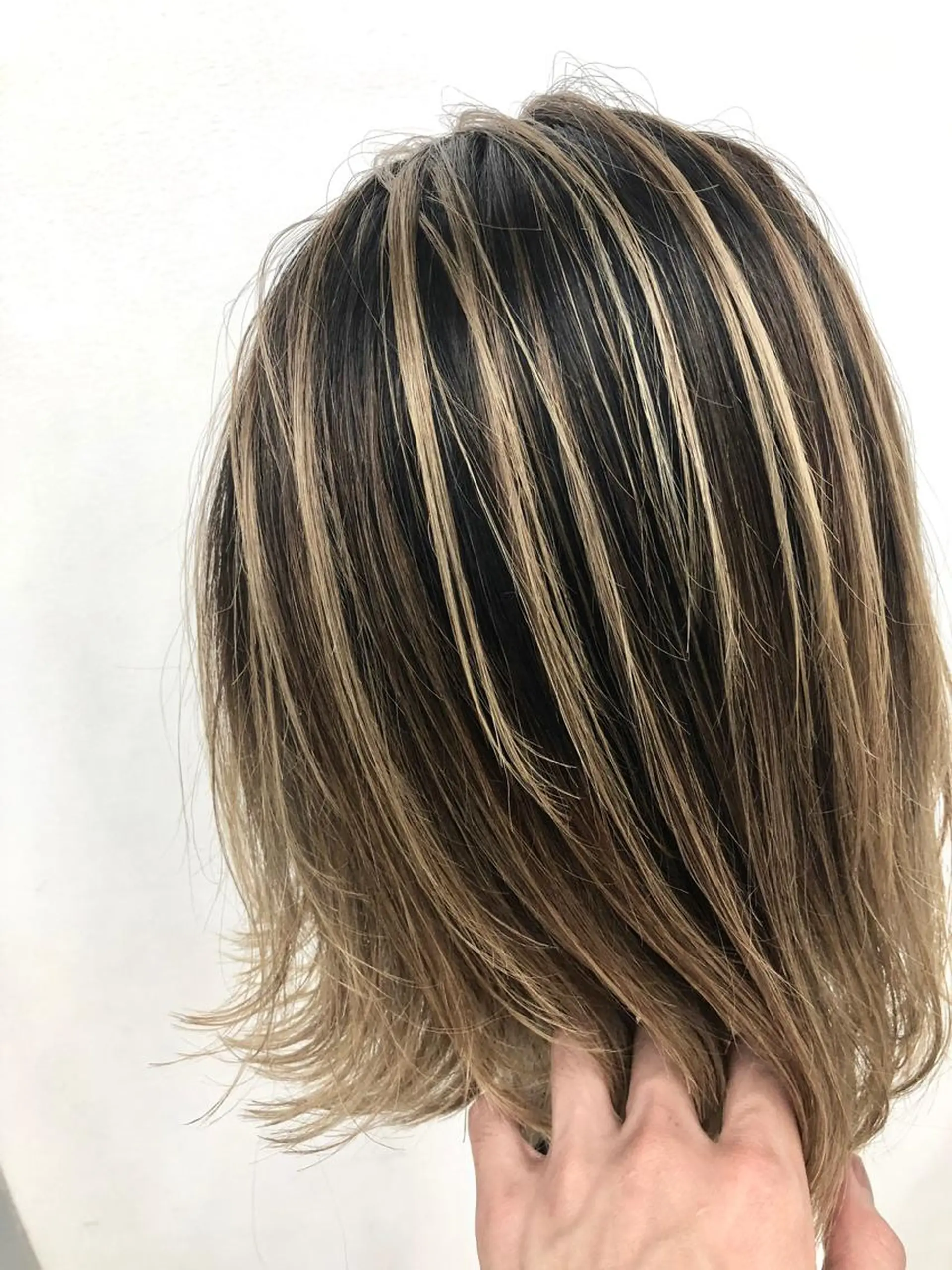 ミディアム カラー デザインカラー ハイライトカラー ハイライト カット ヘアカラー トリートメント 岩崎 裕司のヘアスタイル