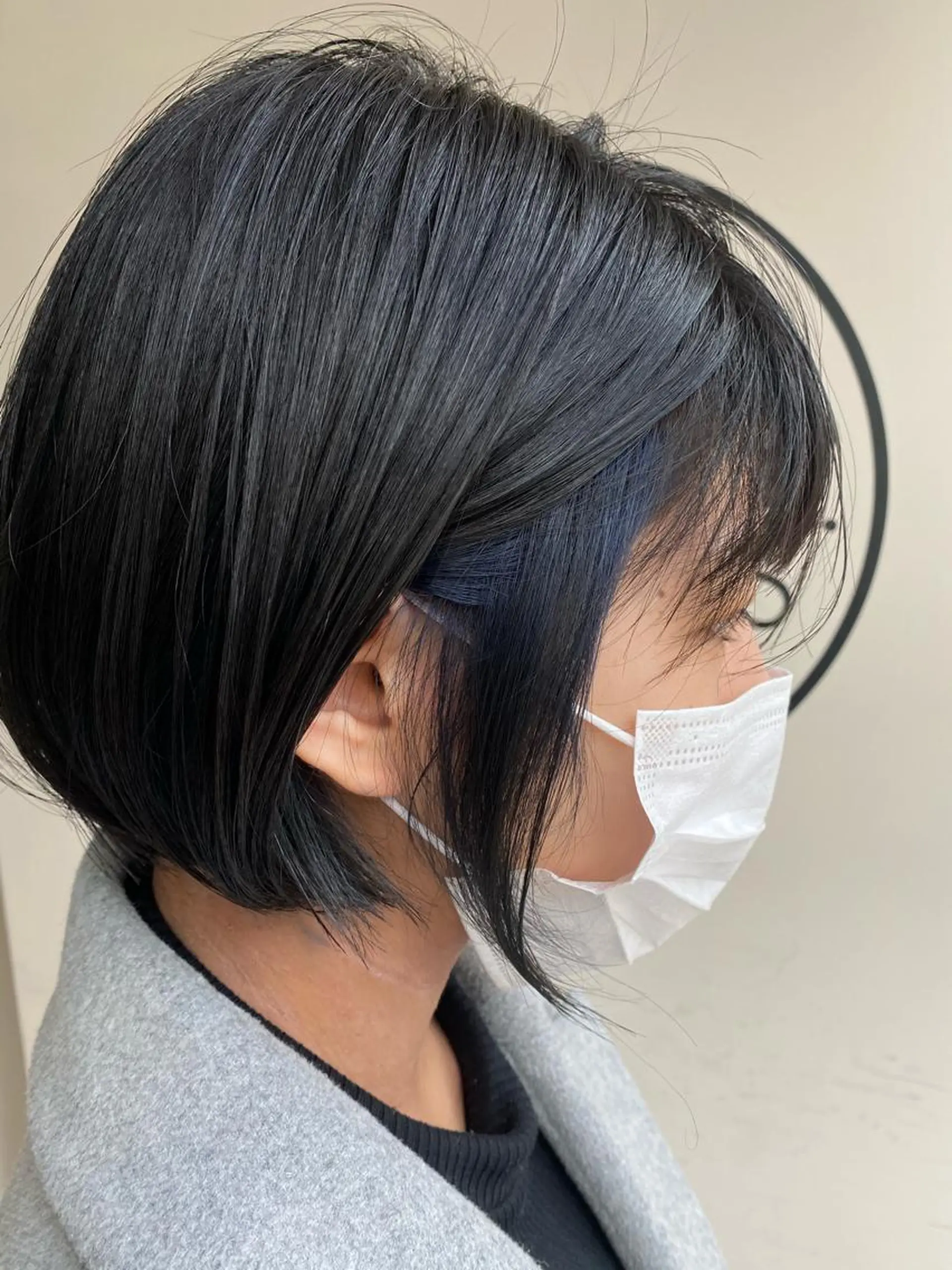 ショート カラー ショートボブ 黒髪 ブルーカラー ブルーブラック ボブ ヘアカラー 川越 輝梨奈のヘアスタイル