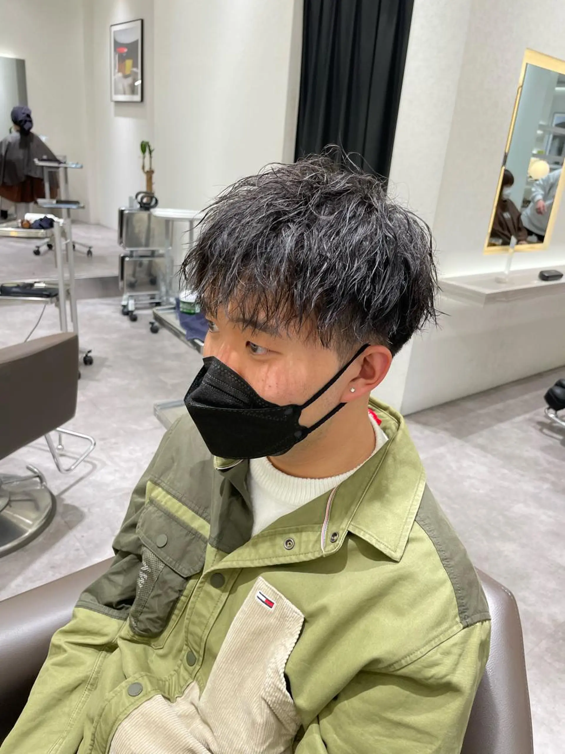 ショート パーマ メンズ メンズブリーチ メンズハイライト メンズメッシュ メンズパーマ メンズツイストパーマ カット パーマ メンズ特化店長✨ 9/13空◎岡本一真のヘアスタイル