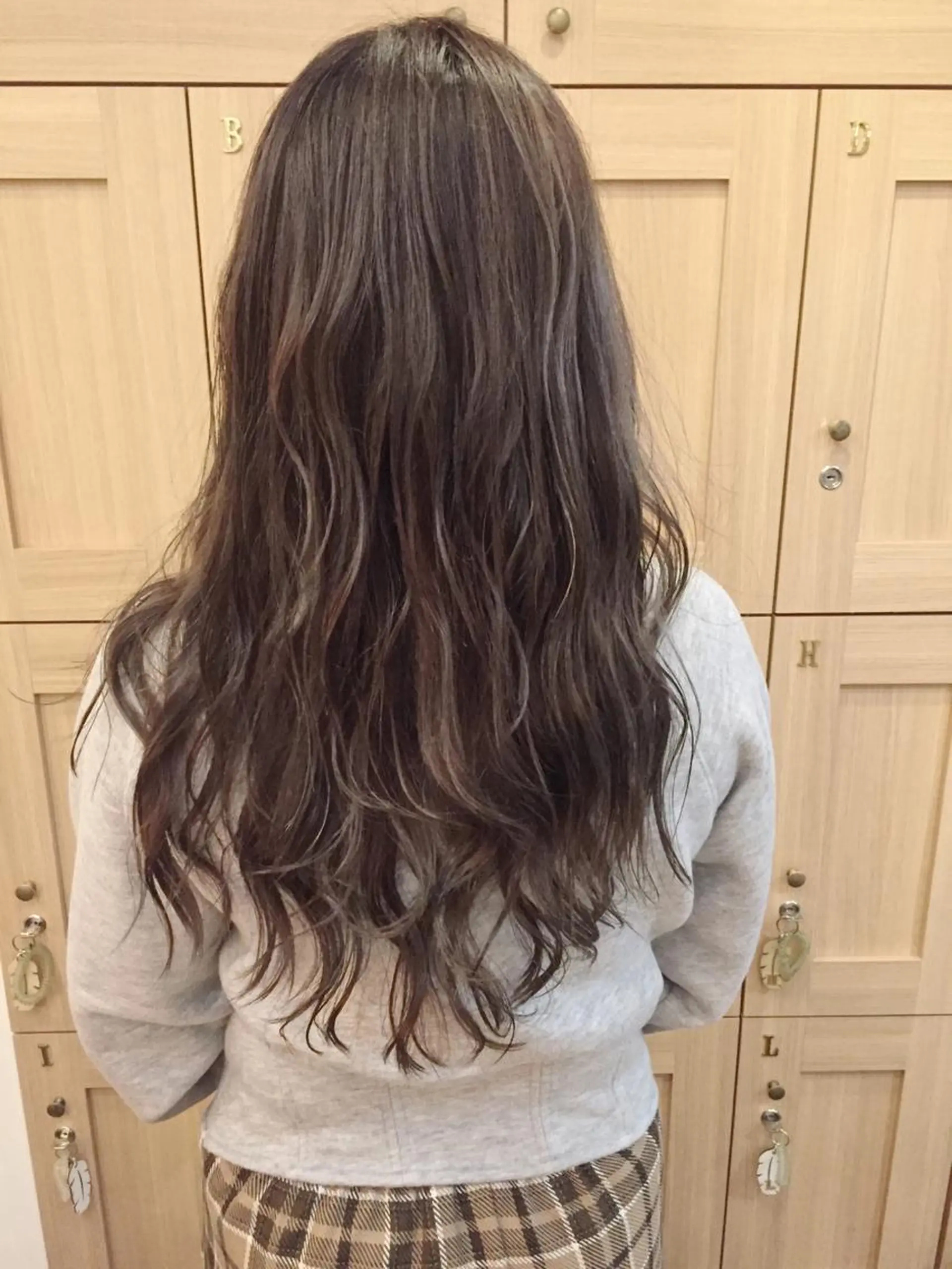 ロング カラー グレージュ ハイライトカラー ハイライト カラー特化サロン大阪 ルービック江坂/新城のヘアスタイル