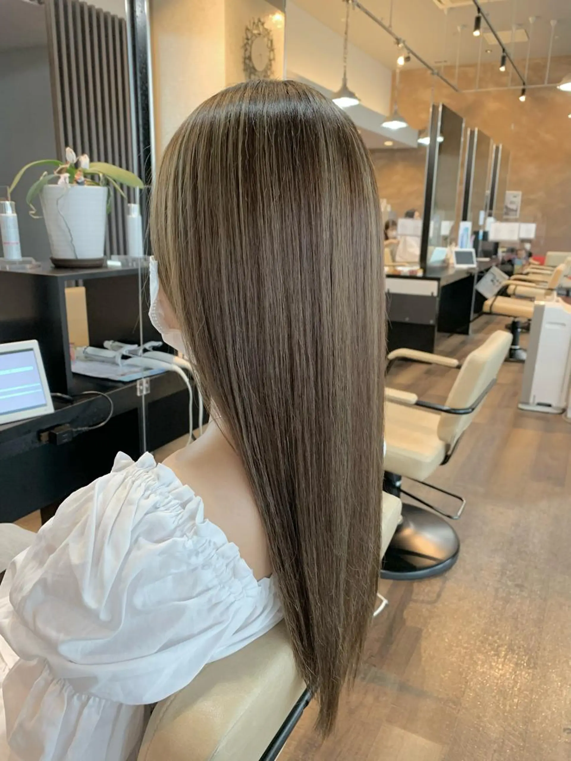 ロング カラー ハイライトカラー ハイライト ヘアカラー トリートメント STYLE　EKI　CITY所属・【艶カラー】 STYLE 和泉俊希のヘアスタイル