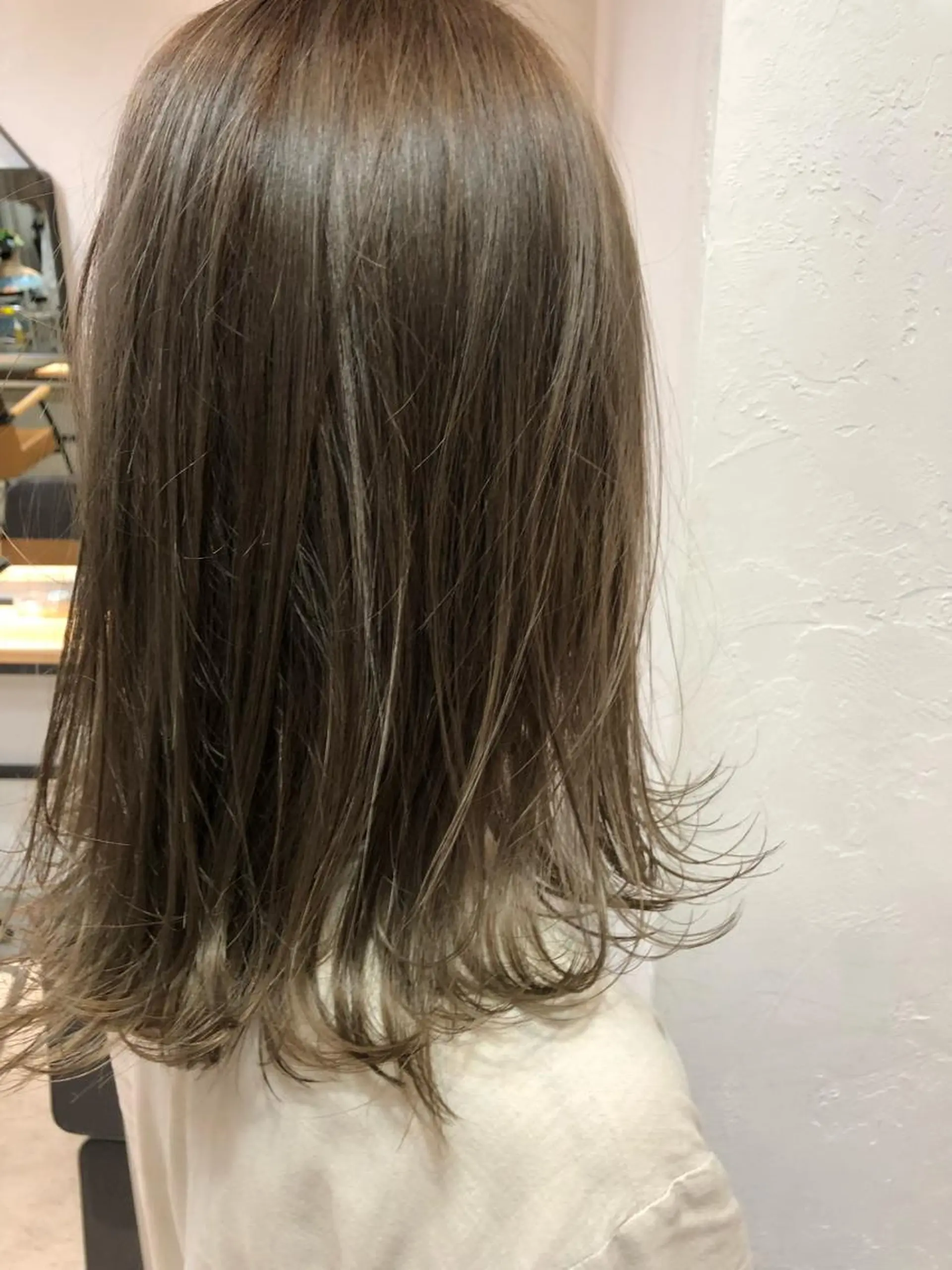 ミディアム カラー salowin三丁目所属・🟩白髪ぼかし/ ショート/ボブ/大司のヘアスタイル