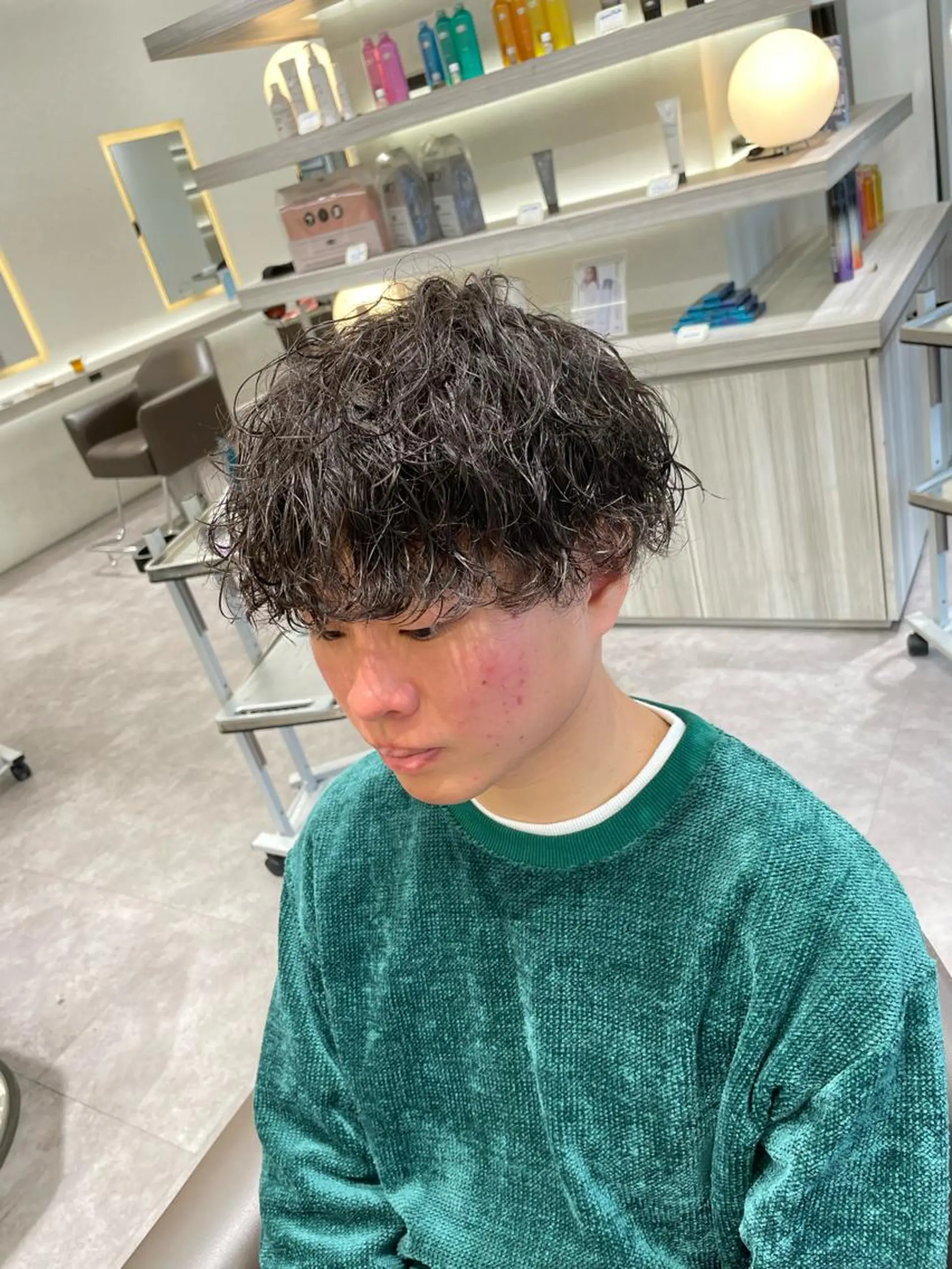 ショート パーマ メンズ メンズブリーチ メンズハイライト メンズメッシュ メンズパーマ メンズツイストパーマ カット パーマ メンズ特化店長✨ 9/13空◎岡本一真のヘアスタイル