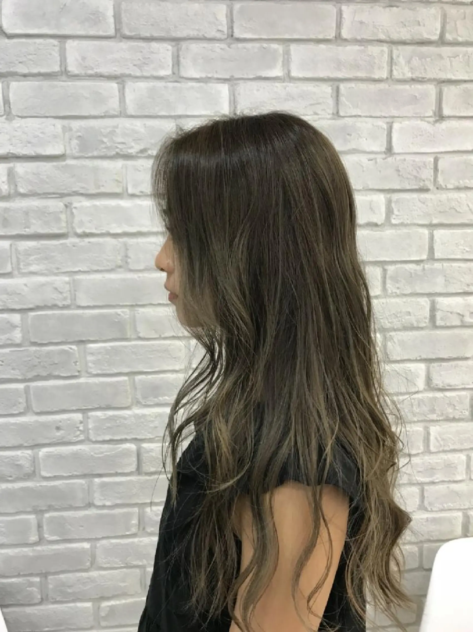 ロング ハイライト 宮内 修平のヘアスタイル