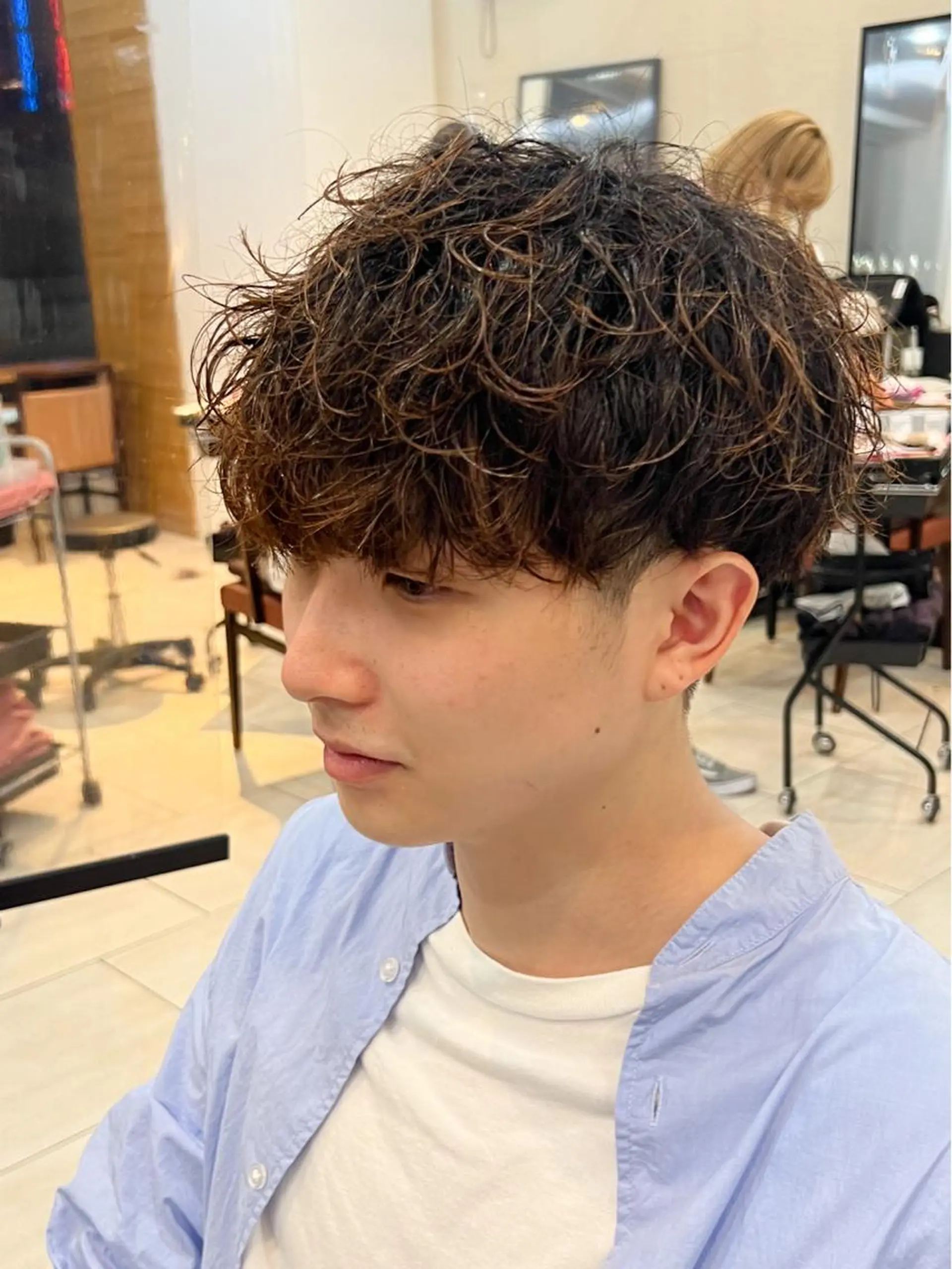 ショート パーマ メンズ 波巻きパーマ カット パーマ メンズカット曲がる 縮毛矯正佐々木タクマのヘアスタイル