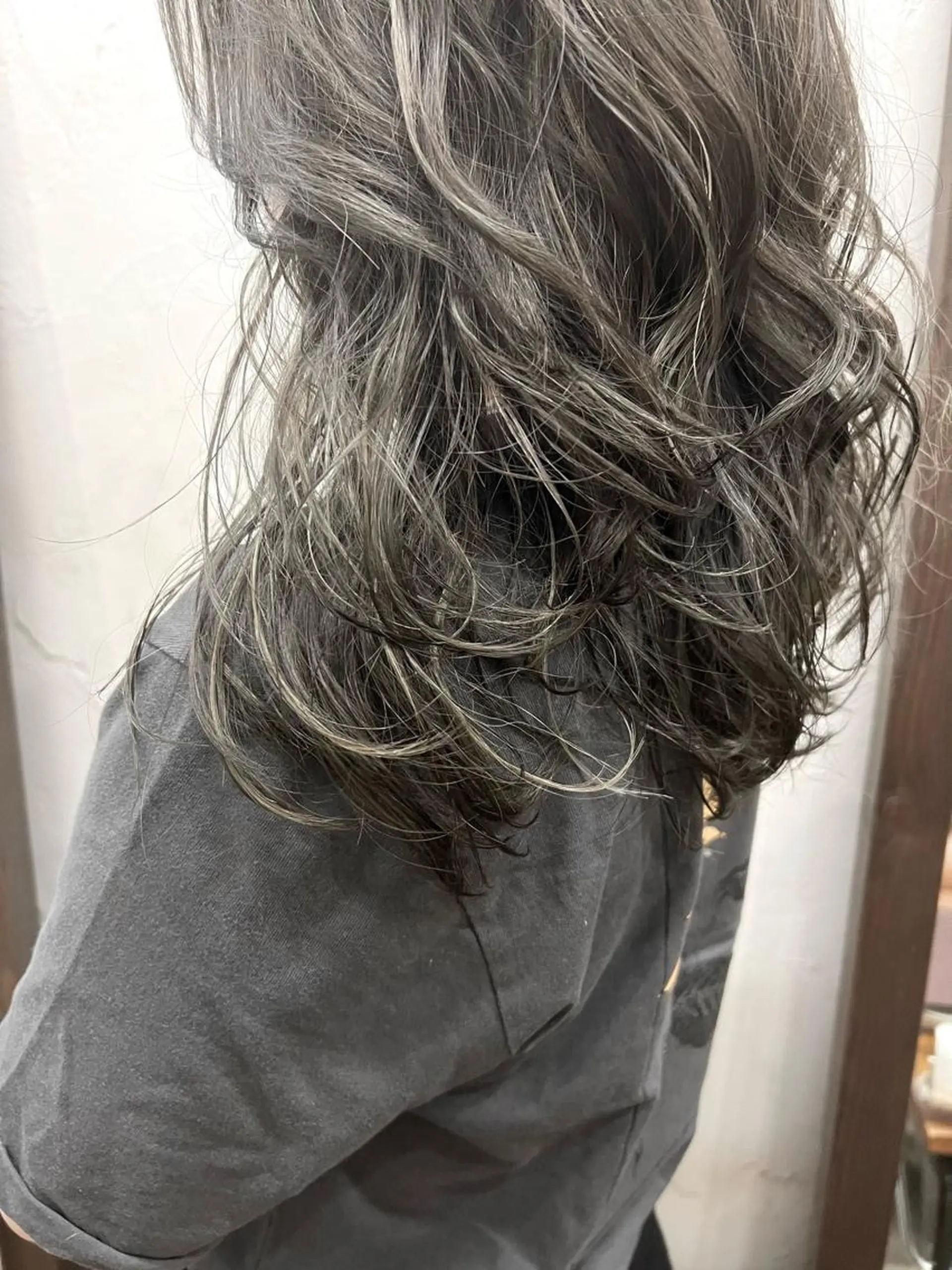セミロング カラー ヘアカラー 🩵小野 えりか🩷のヘアスタイル