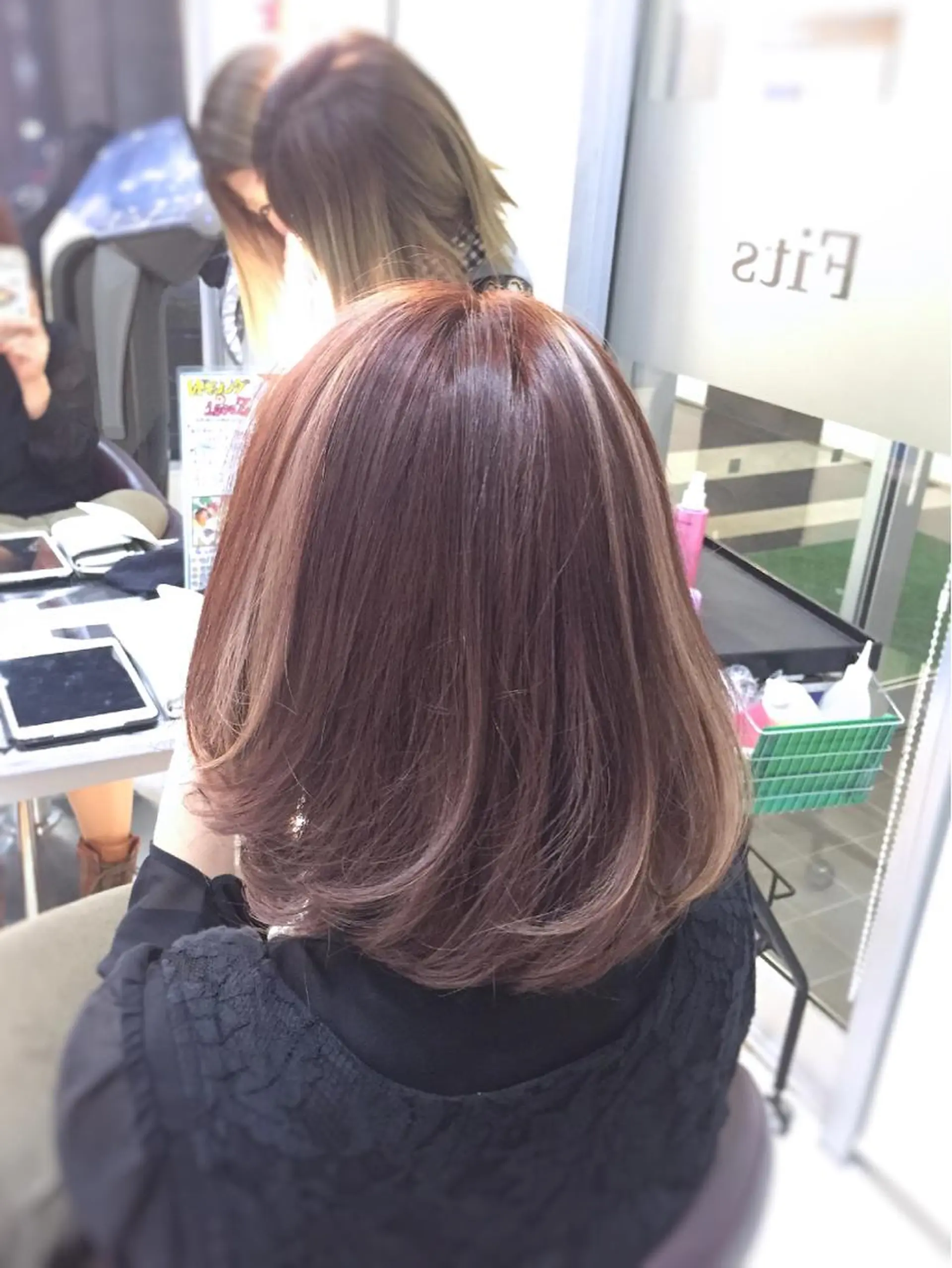 ミディアム カラー ハイライトカラー ピンクカラー バイオレットカラー ハイライト 松本 明日可のヘアスタイル