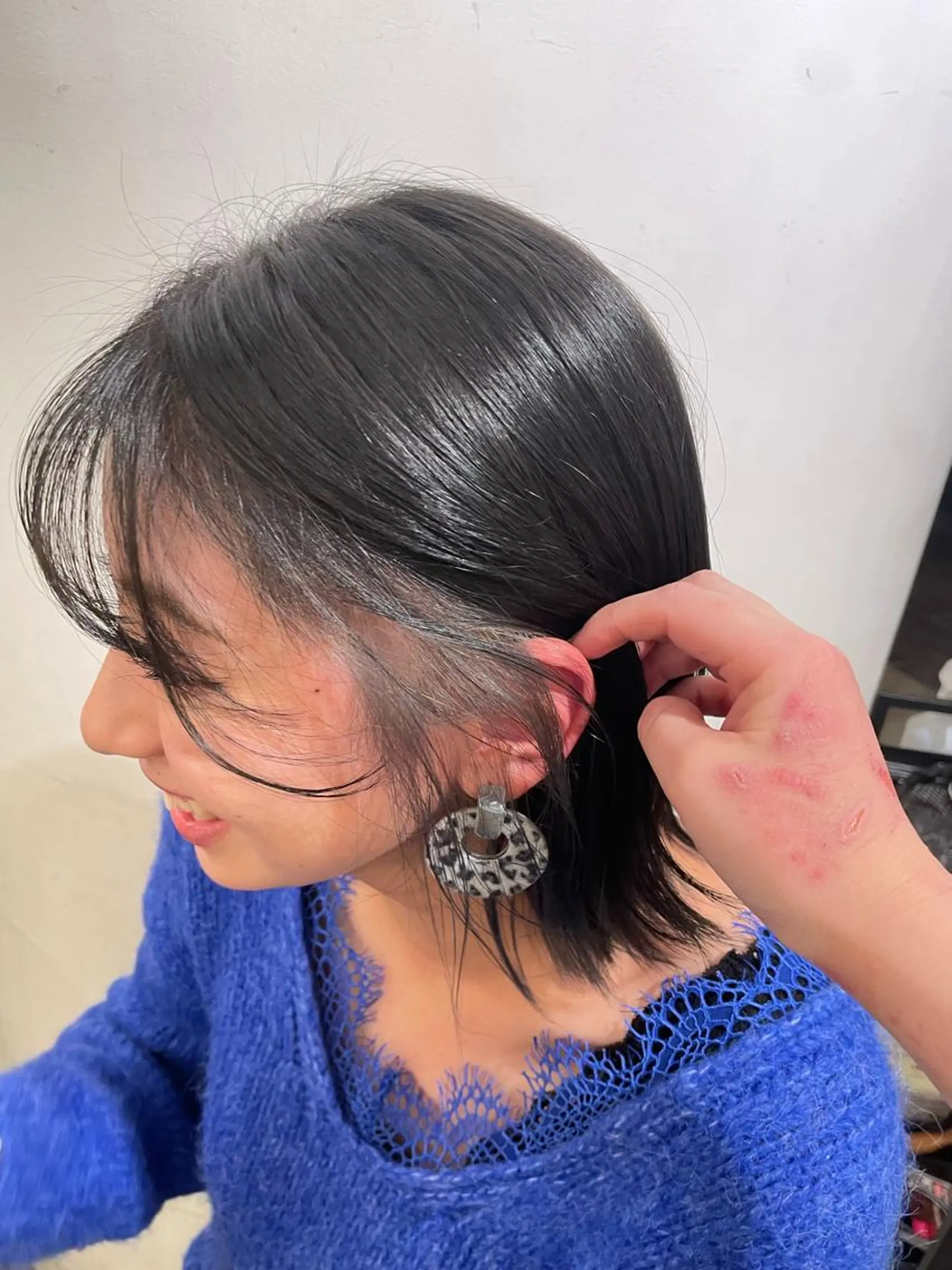 ミディアム カラー イヤリングカラー シルバー micoto kuronoのヘアスタイル