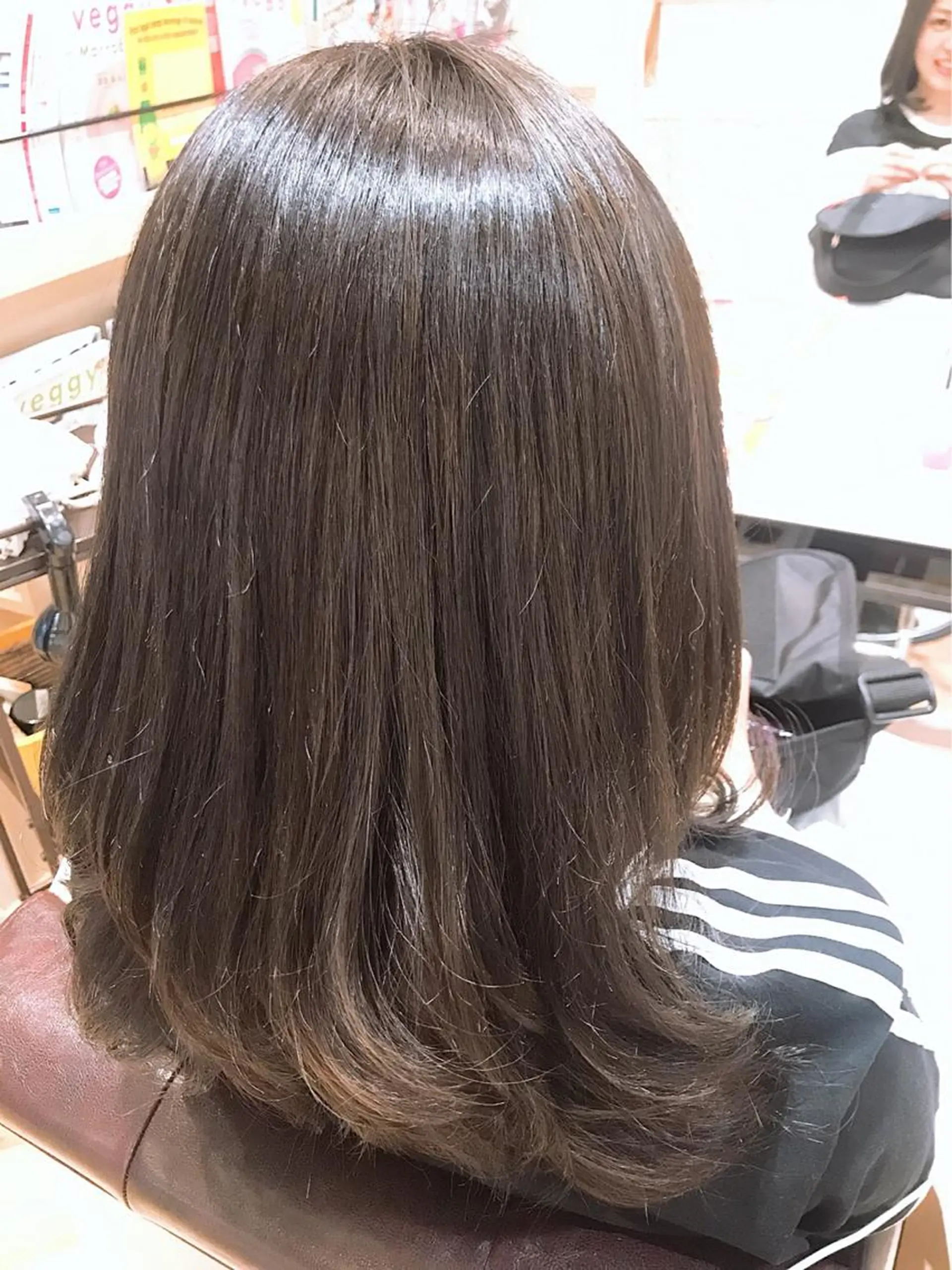 カラー 伊東 彩花のヘアスタイル