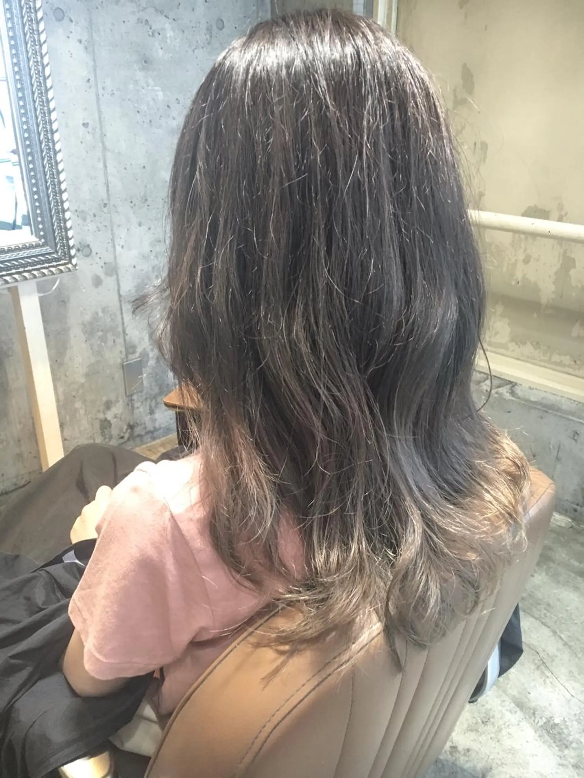 セミロング カラー ダブルカラー グラデーションカラー グレージュ 北條 優輝のヘアスタイル