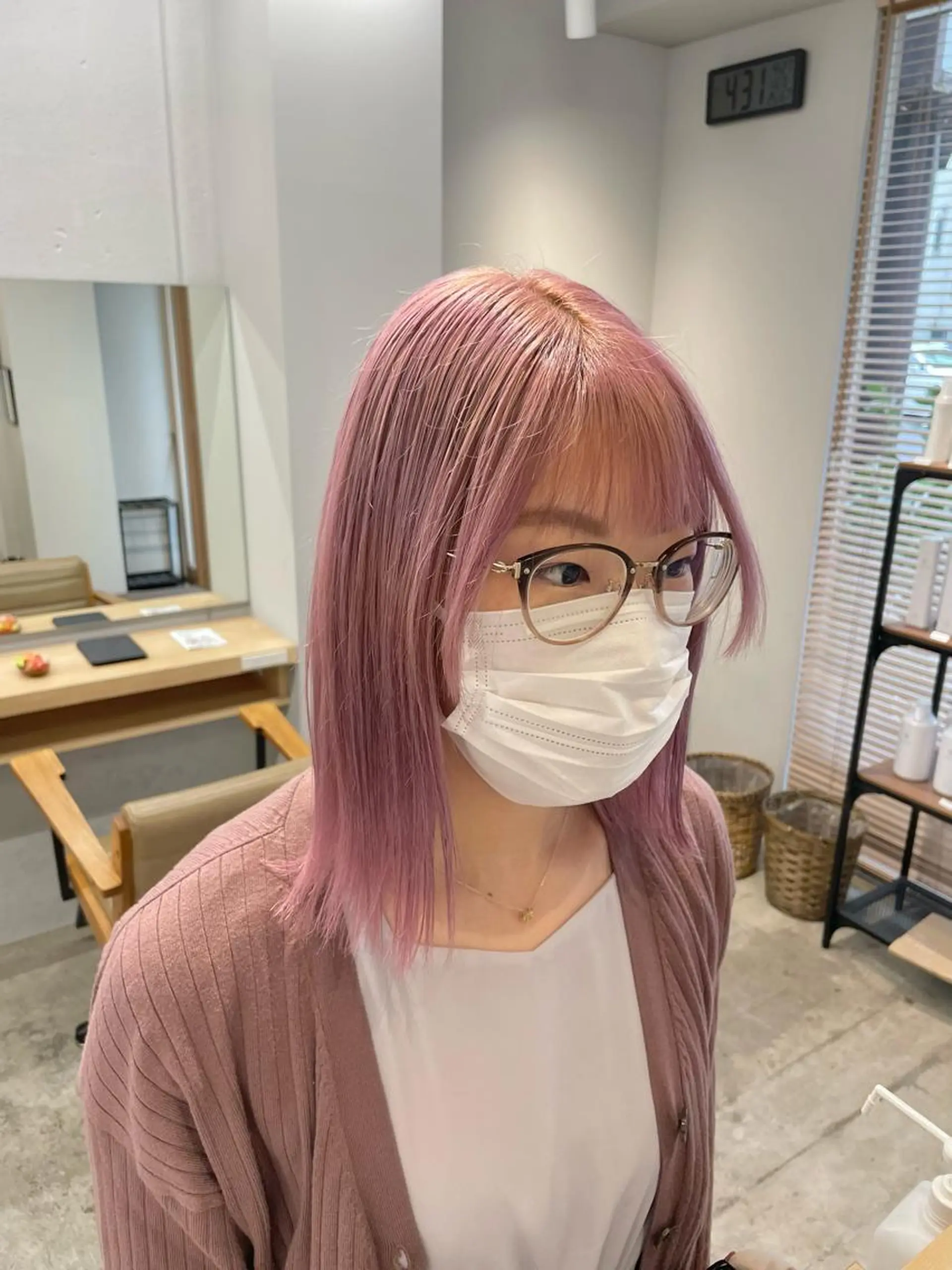セミロング カット ヘアカラー SAEKI【ior 】北千住店ブリーチのヘアスタイル