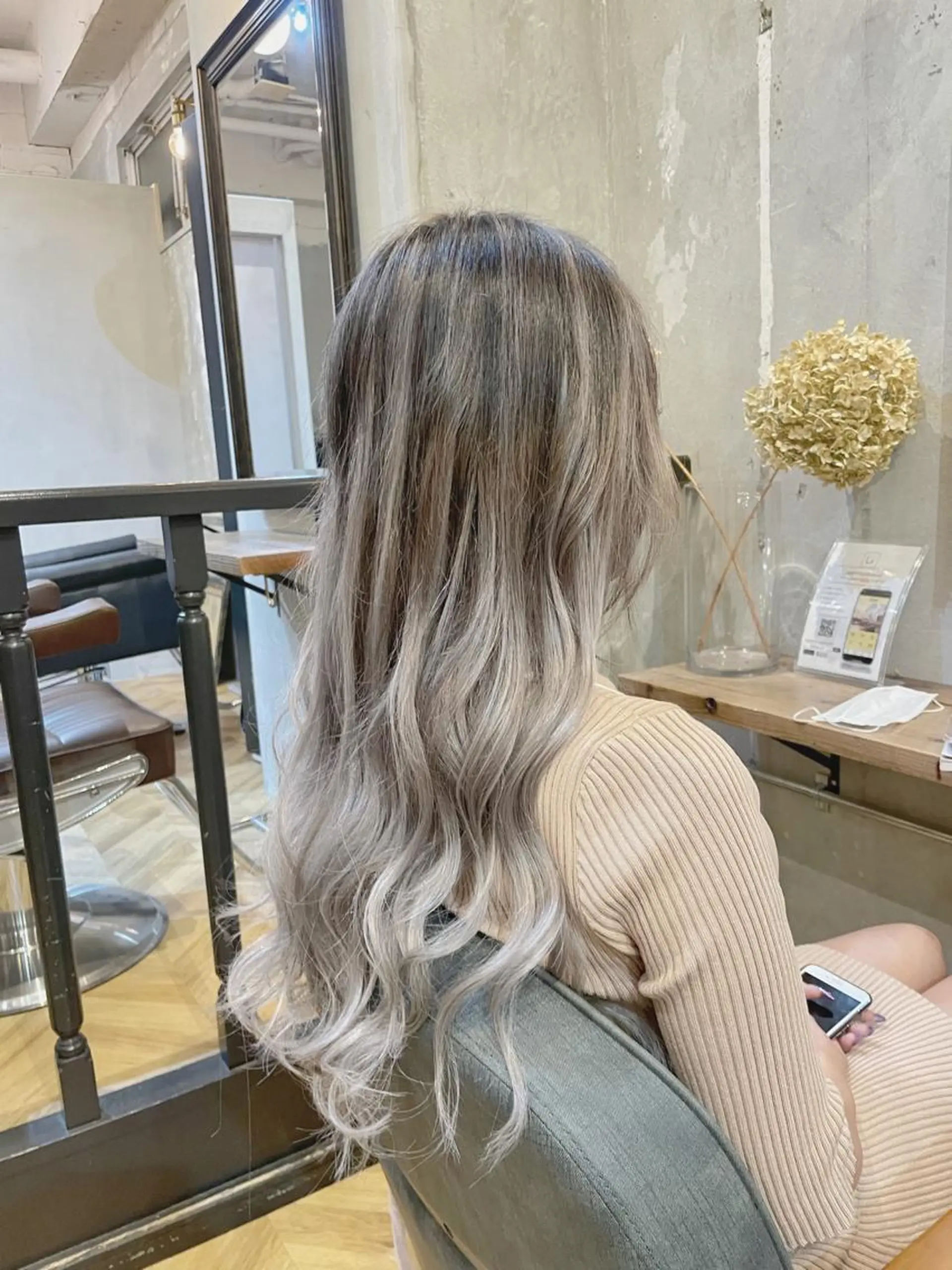 ロング カラー シールエクステ アッシュ ミストバング ブリーチ ダブルカラー カット ヘアカラー エクステ エクステ指名No.1 【店長】橘田のヘアスタイル
