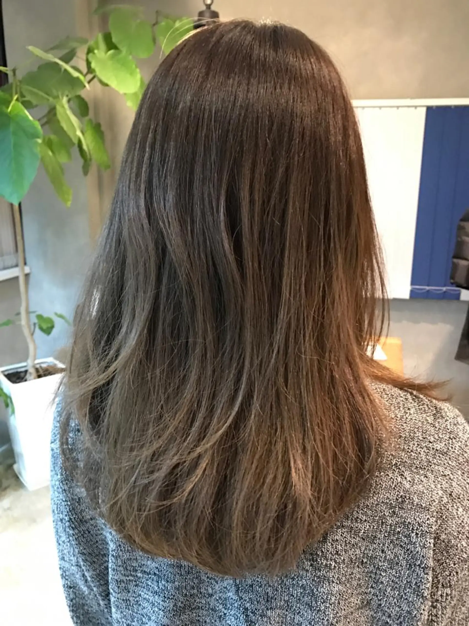 セミロング カラー パーマ アッシュ アッシュグレー アッシュグレージュ グレージュ 5Five所属・タカサキ ケイタのヘアスタイル