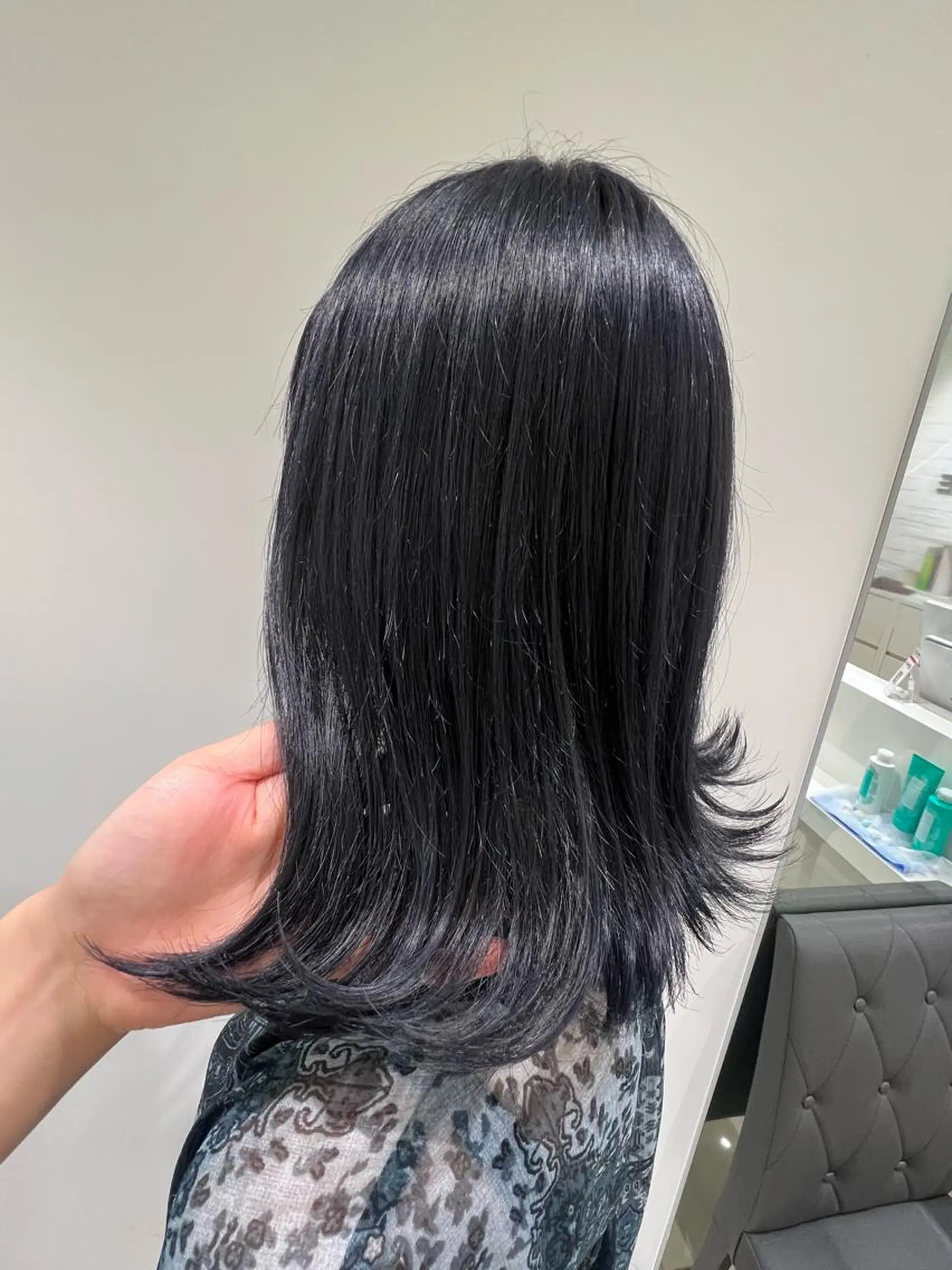 ミディアム カラー ブルーカラー ブルージュ 透明感カラー カット ヘアカラー トリートメント 【暖色カラー特化】 中山由梨のヘアスタイル