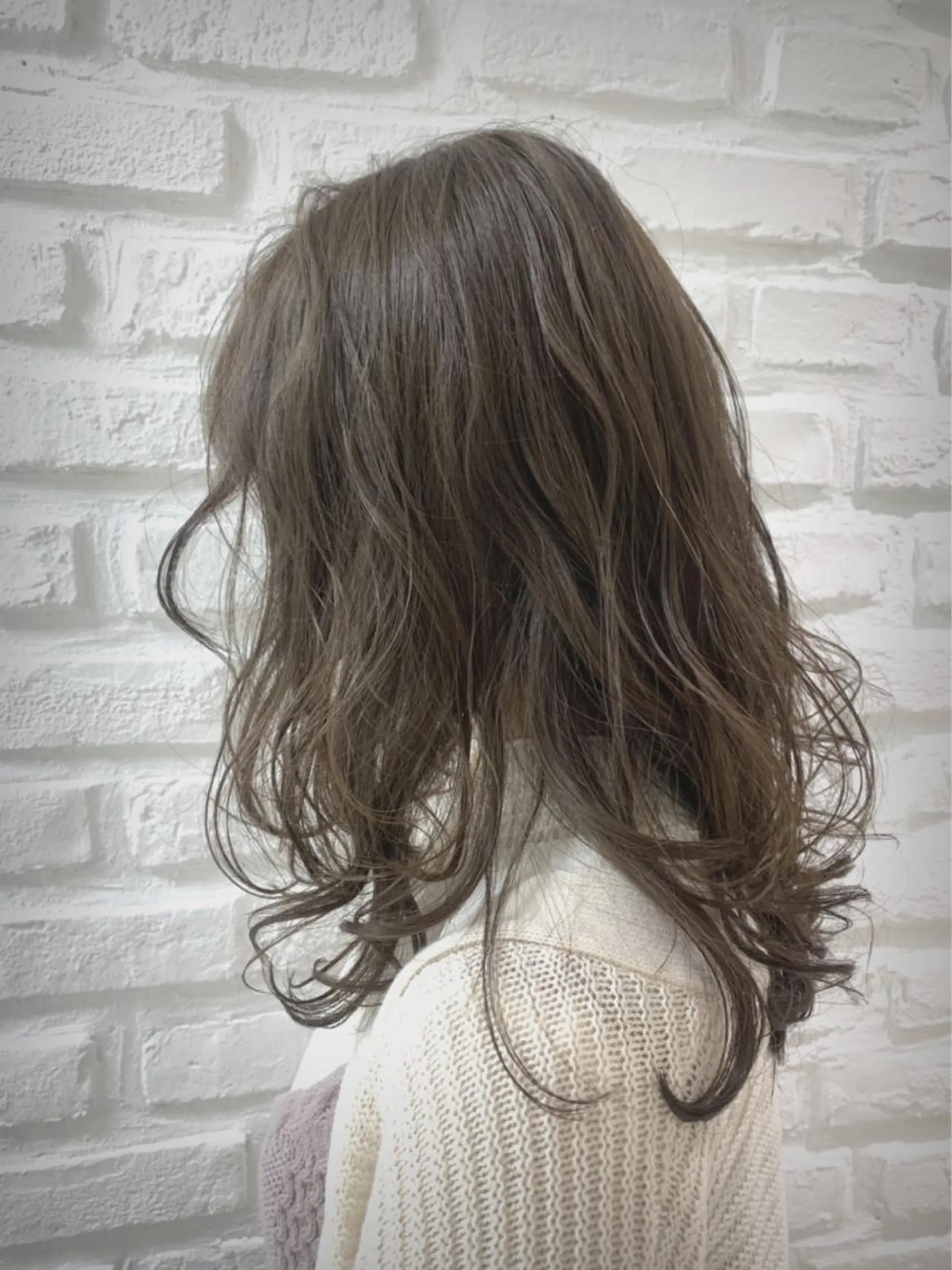 ロング カラー ブリーチ 透明感カラー グラデーションカラー イルミナカラー シルバー 【デザインカラー】 粥川佳日望のヘアスタイル