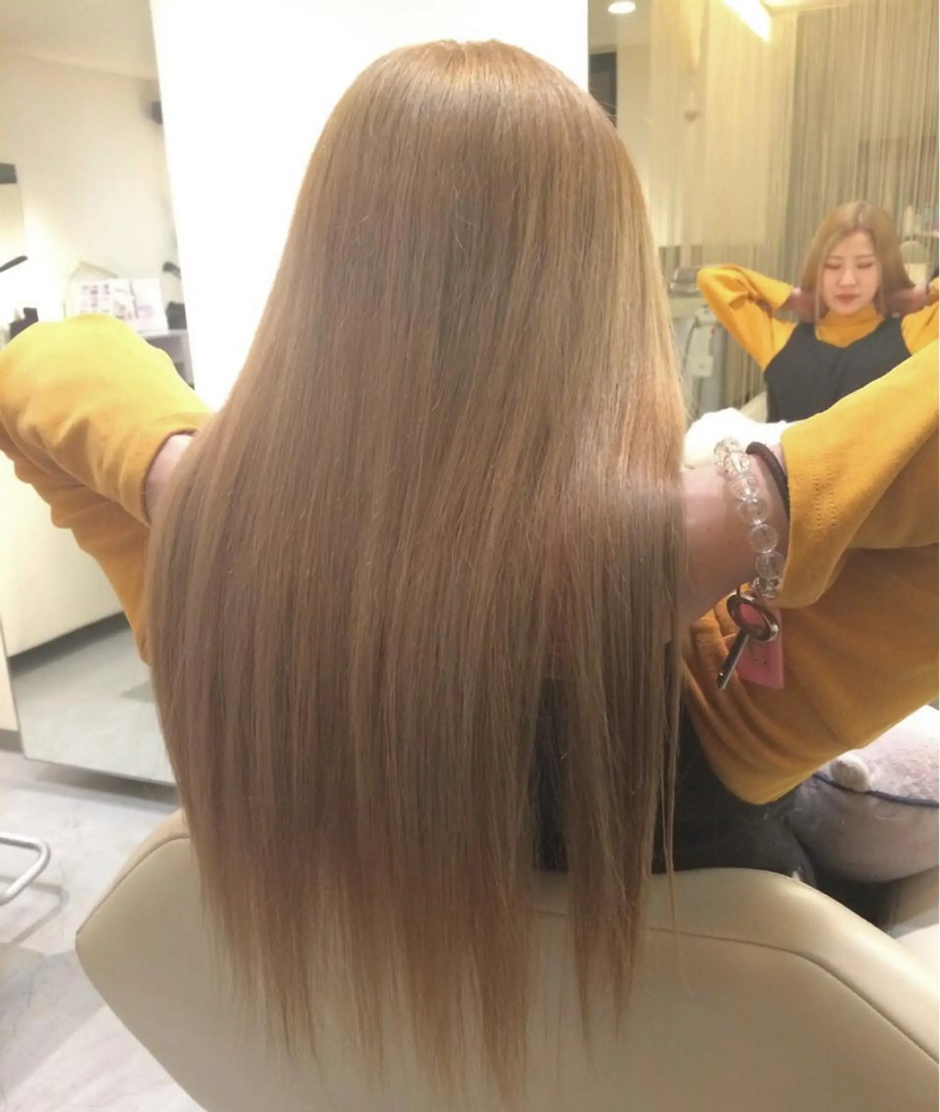 ロング カラー アッシュ ブリーチ ミルクティーアッシュ トリートメント ヘアカラー トリートメント BOB所属・三輪 太一のヘアスタイル