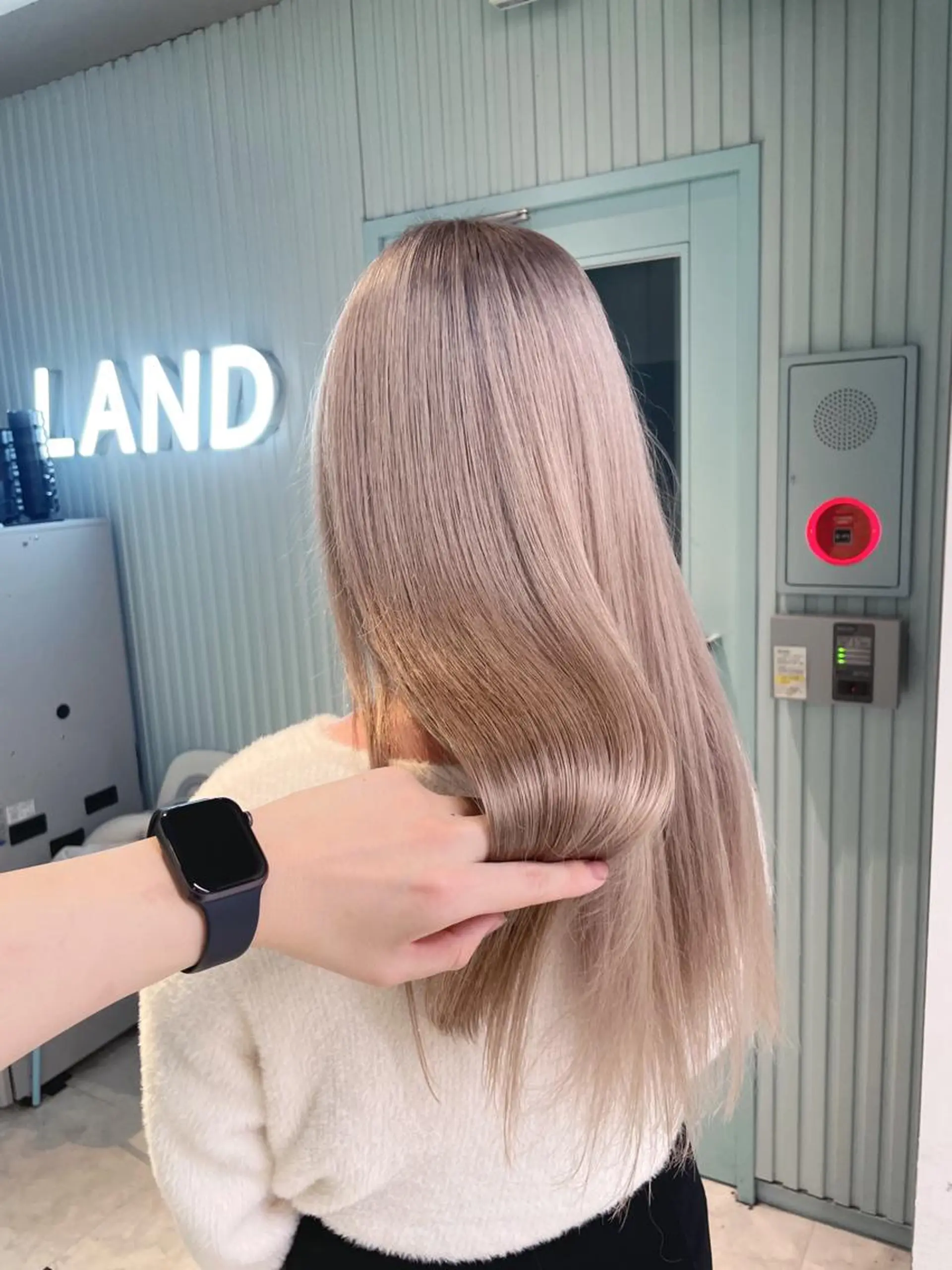 セミロング ブリーチ✖️ 縮毛LANDのヘアスタイル