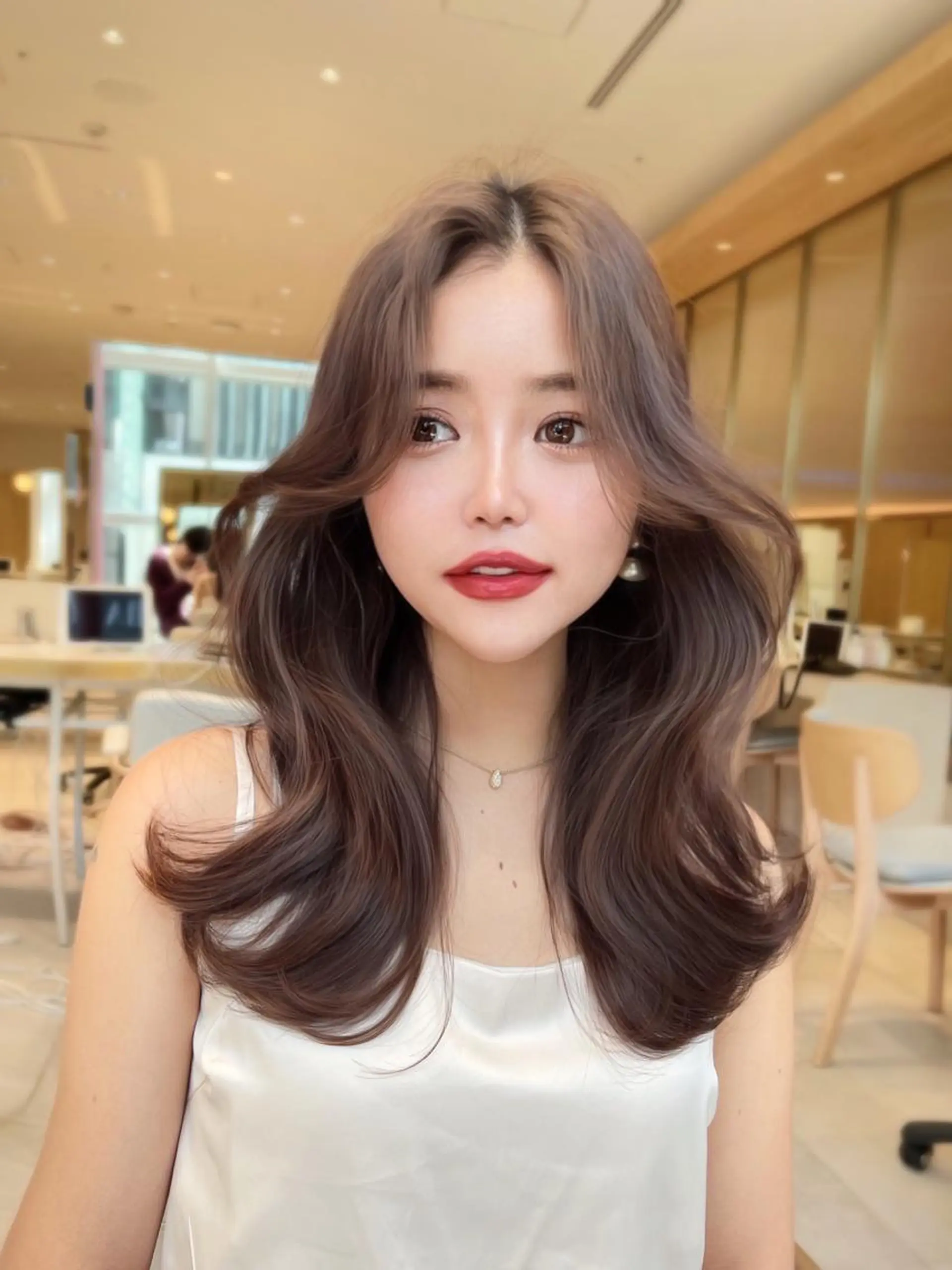 セミロング くびれヘア かきあげバング 似合わせカット 小顔カット ワンホンヘア カット ヘアカラー トリートメント ボブパーマ ウルフパーマのヘアスタイル