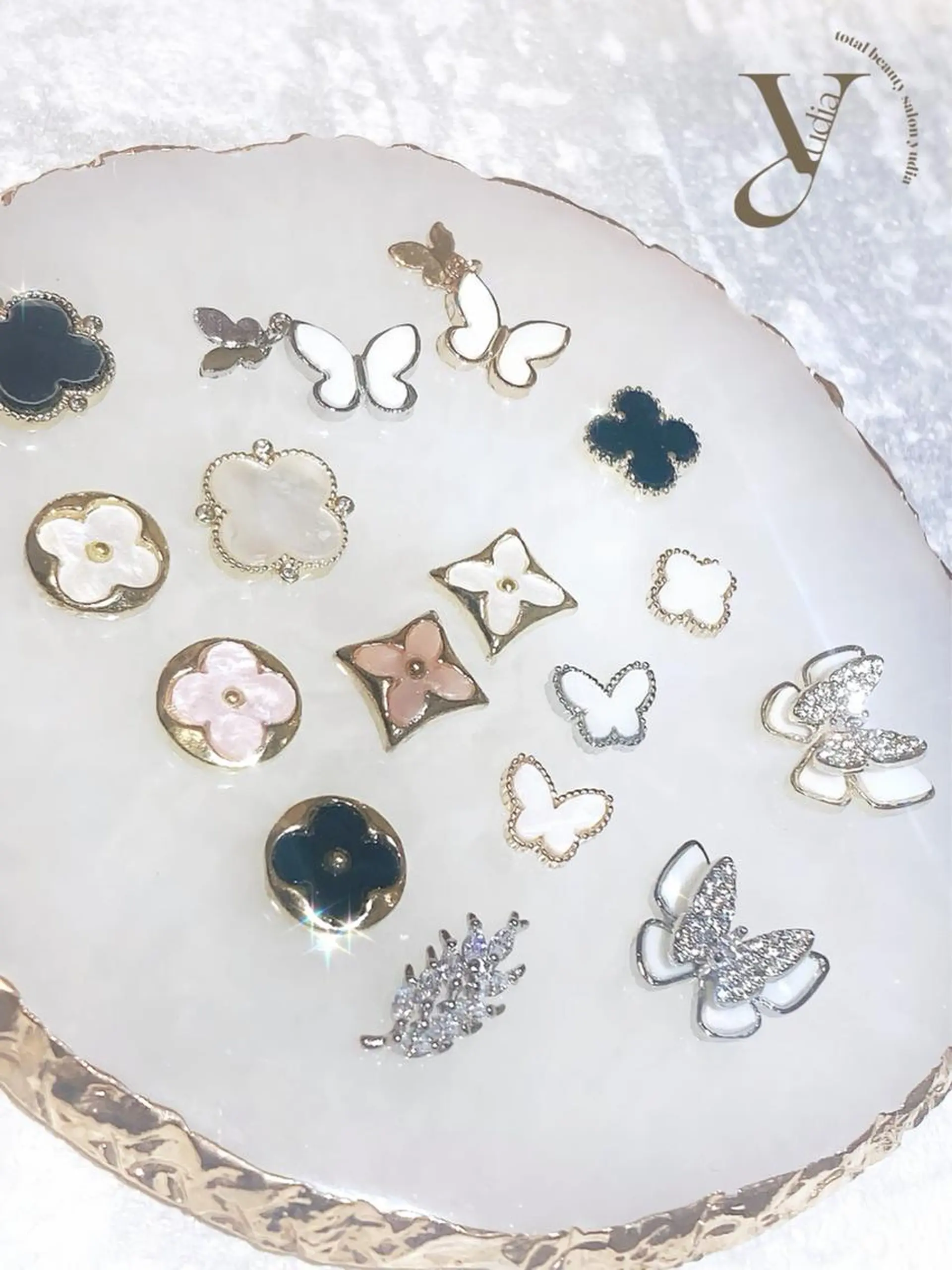 ネイル ちゅるんネイル🪄 耳ツボジュエリー🔗のネイルデザイン