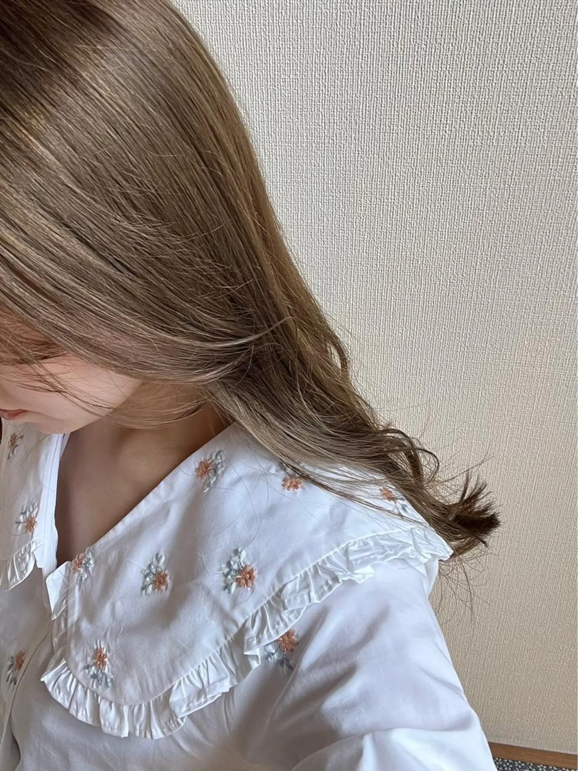 セミロング カラー ベージュカラー オリーブベージュ 藤野 凪沙のヘアスタイル