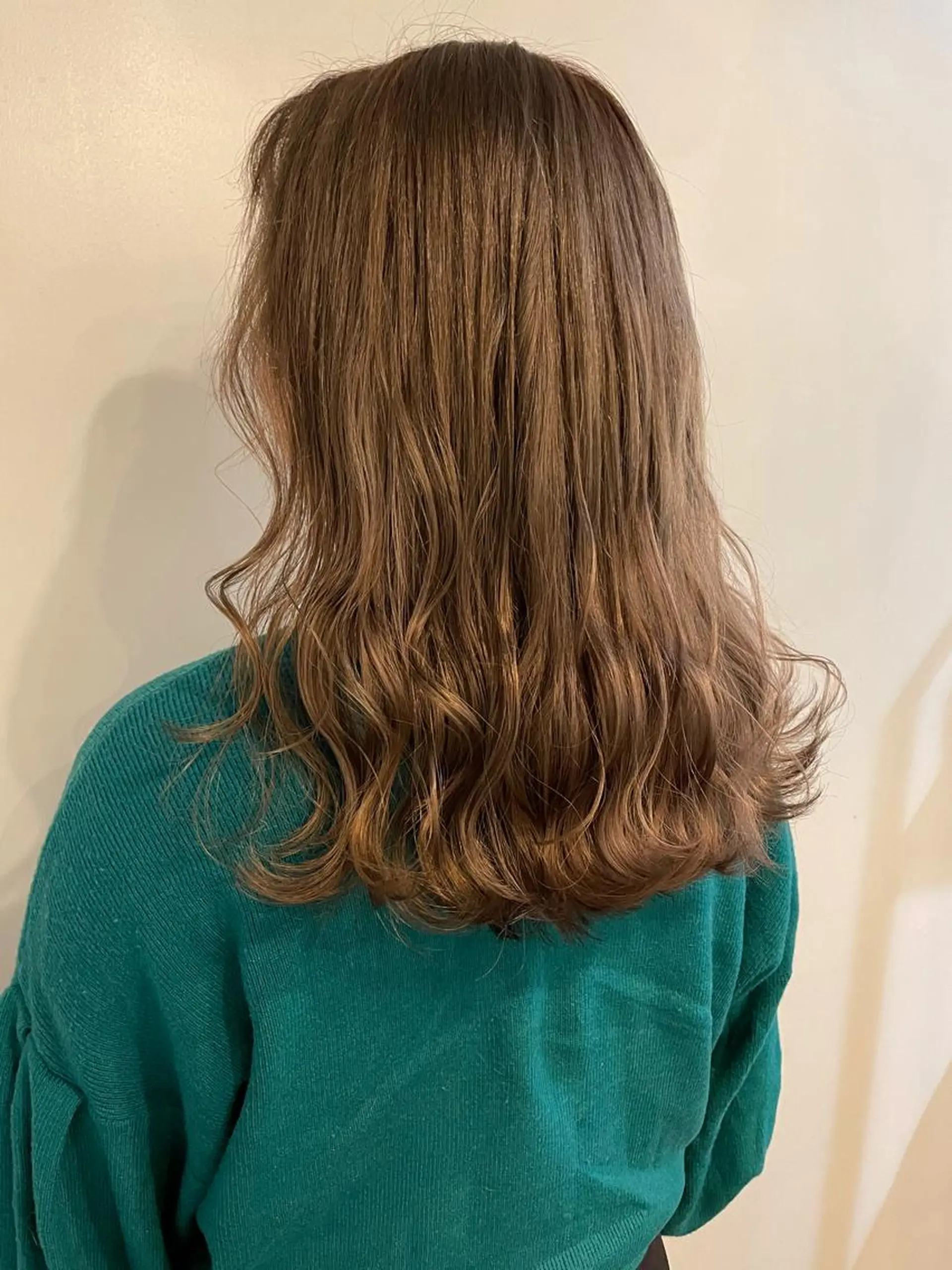 セミロング カラー 安藤 佑衣のヘアスタイル