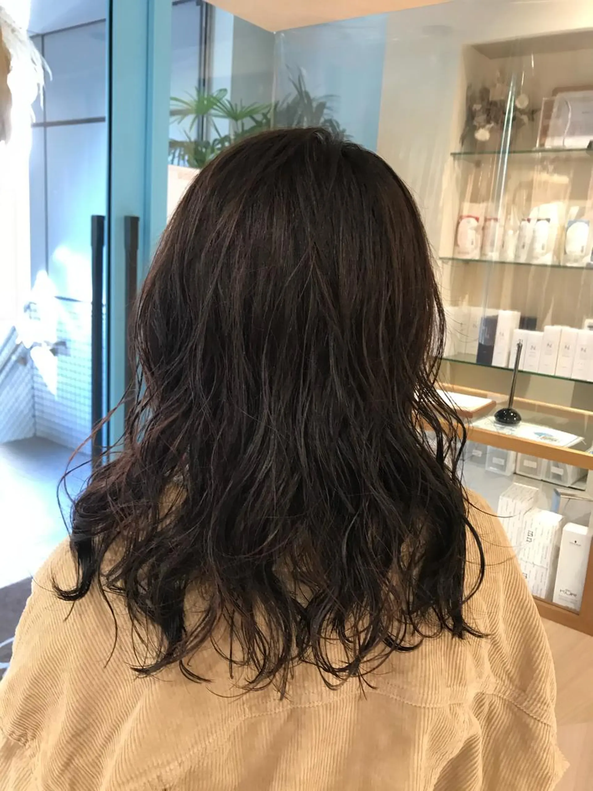 セミロング カラー パーマ CYAN.矢場町店所属・三代 ゆりあのヘアスタイル