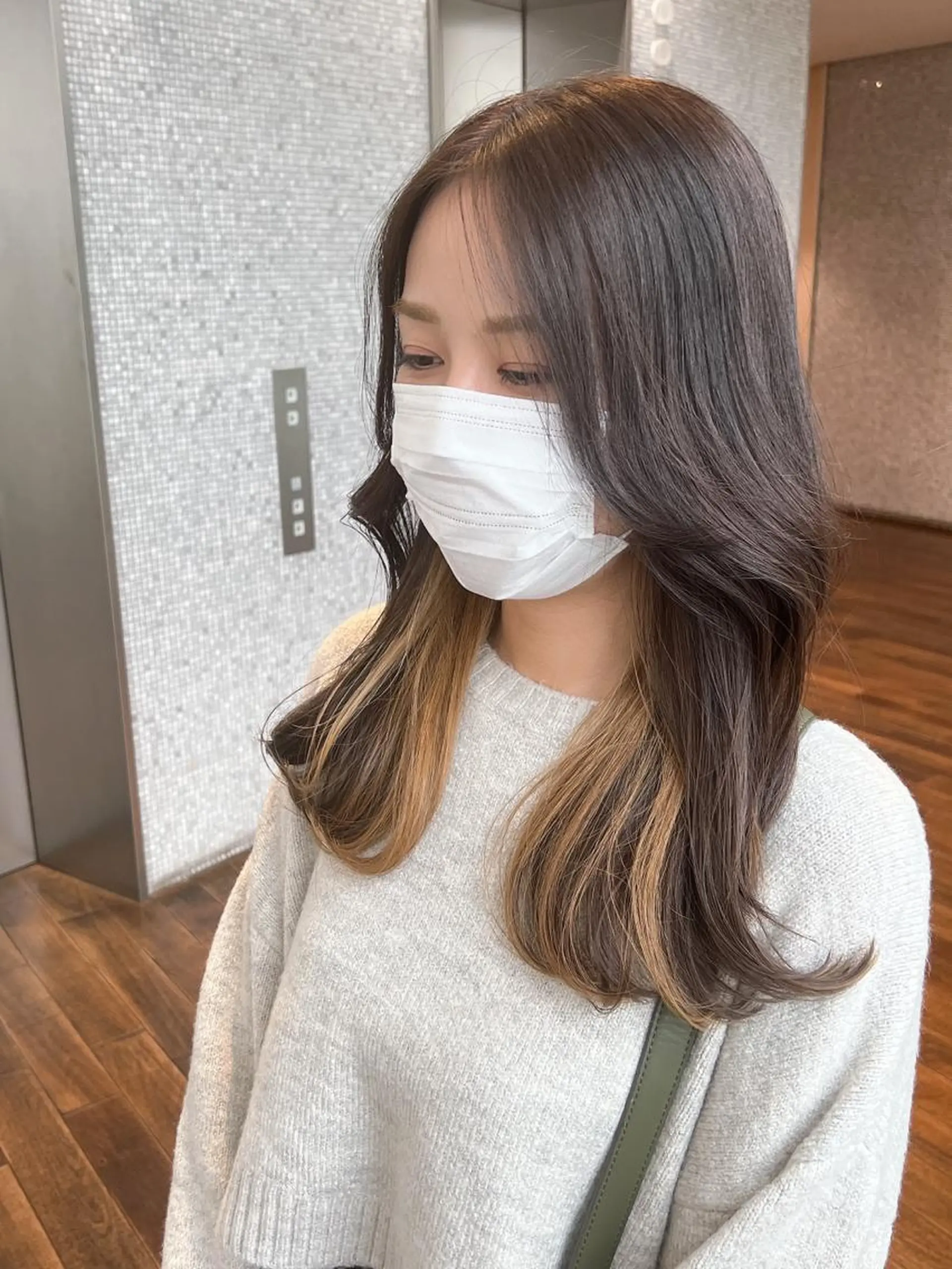 ロング カラー ロングレイヤー ベージュカラー ブリーチ ダブルカラー グレージュ 日本一丁寧なカット/ 小林輝🍀︎のヘアスタイル
