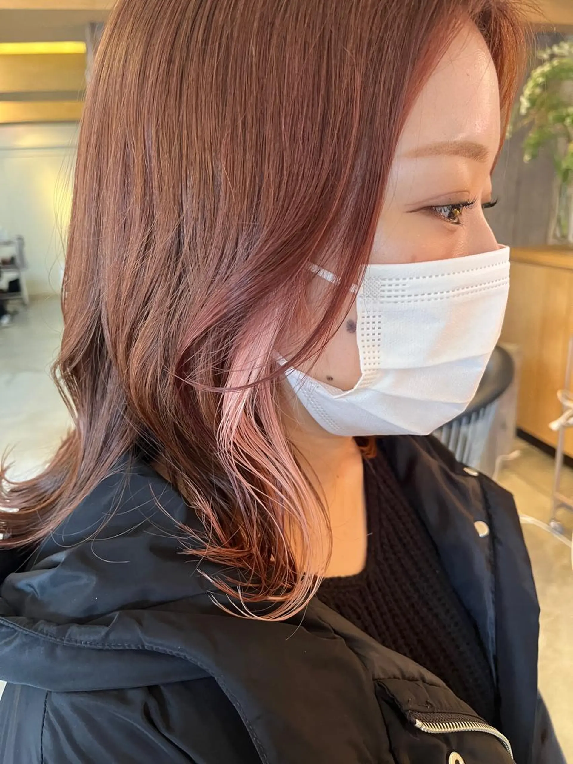 ミディアム カラー イヤリングカラー ピンクカラー 三品 早妃のヘアスタイル