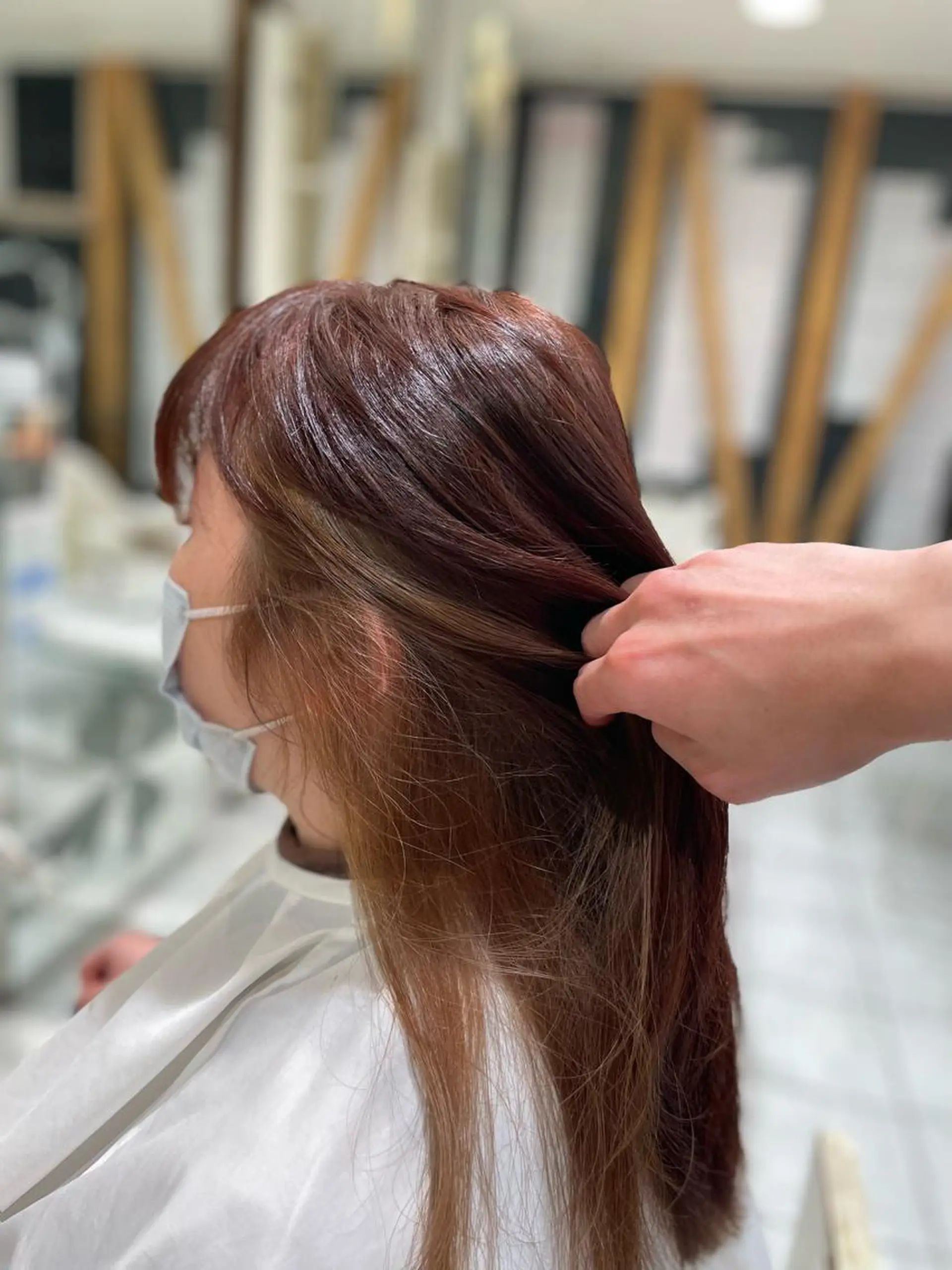 ロング カラー ベージュカラー ミルクティーベージュ ピンクカラー AGU hair vigor 三条店所属・AGU 三条店 林　雄のヘアスタイル