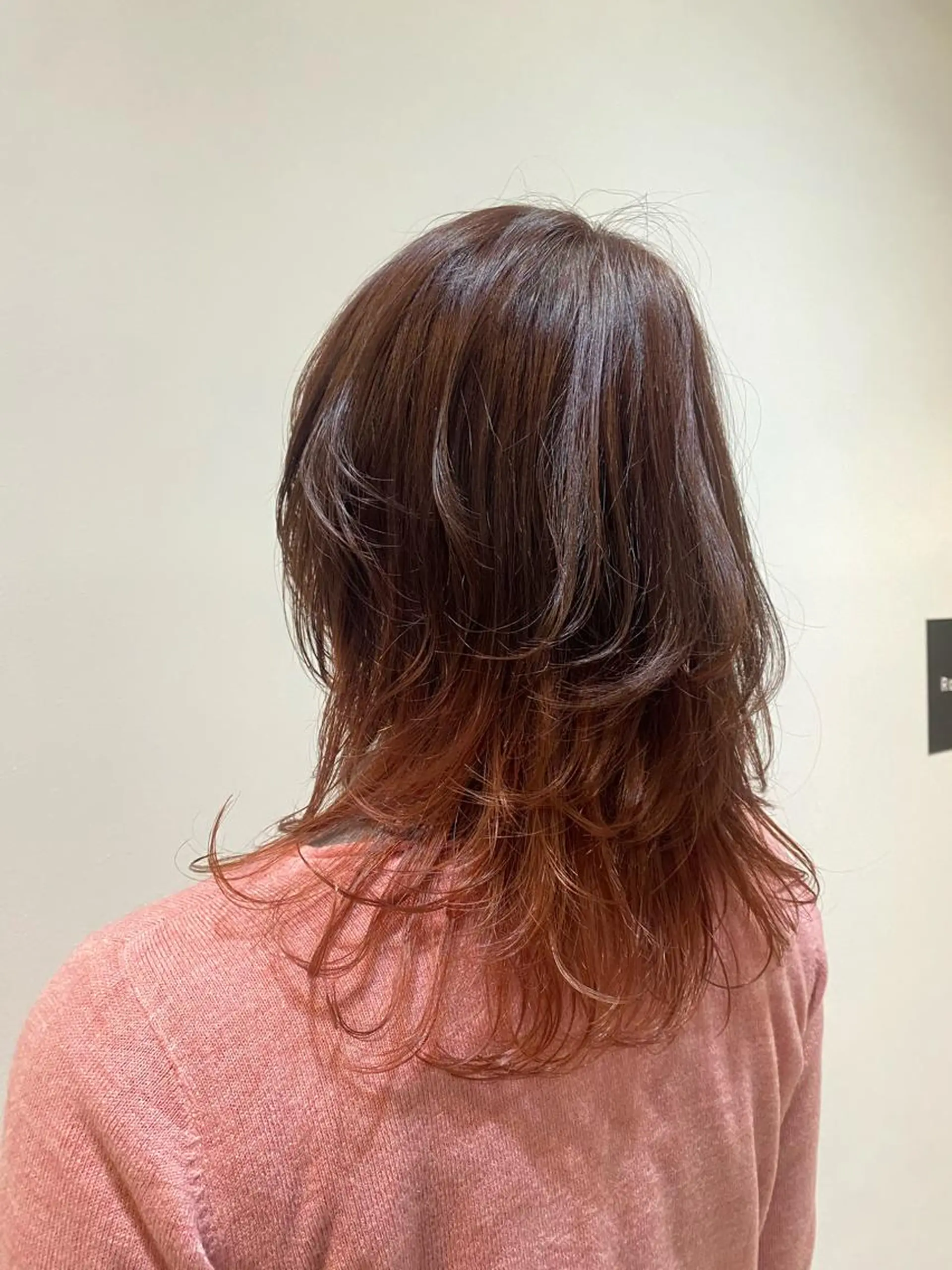 ミディアム カラー ミディアムパーマ バレイヤージュ ブリーチ ケアブリーチ デザインカラー カット ヘアカラー トリートメント ♡オシャ髪♡AI ✂️newi町田のヘアスタイル