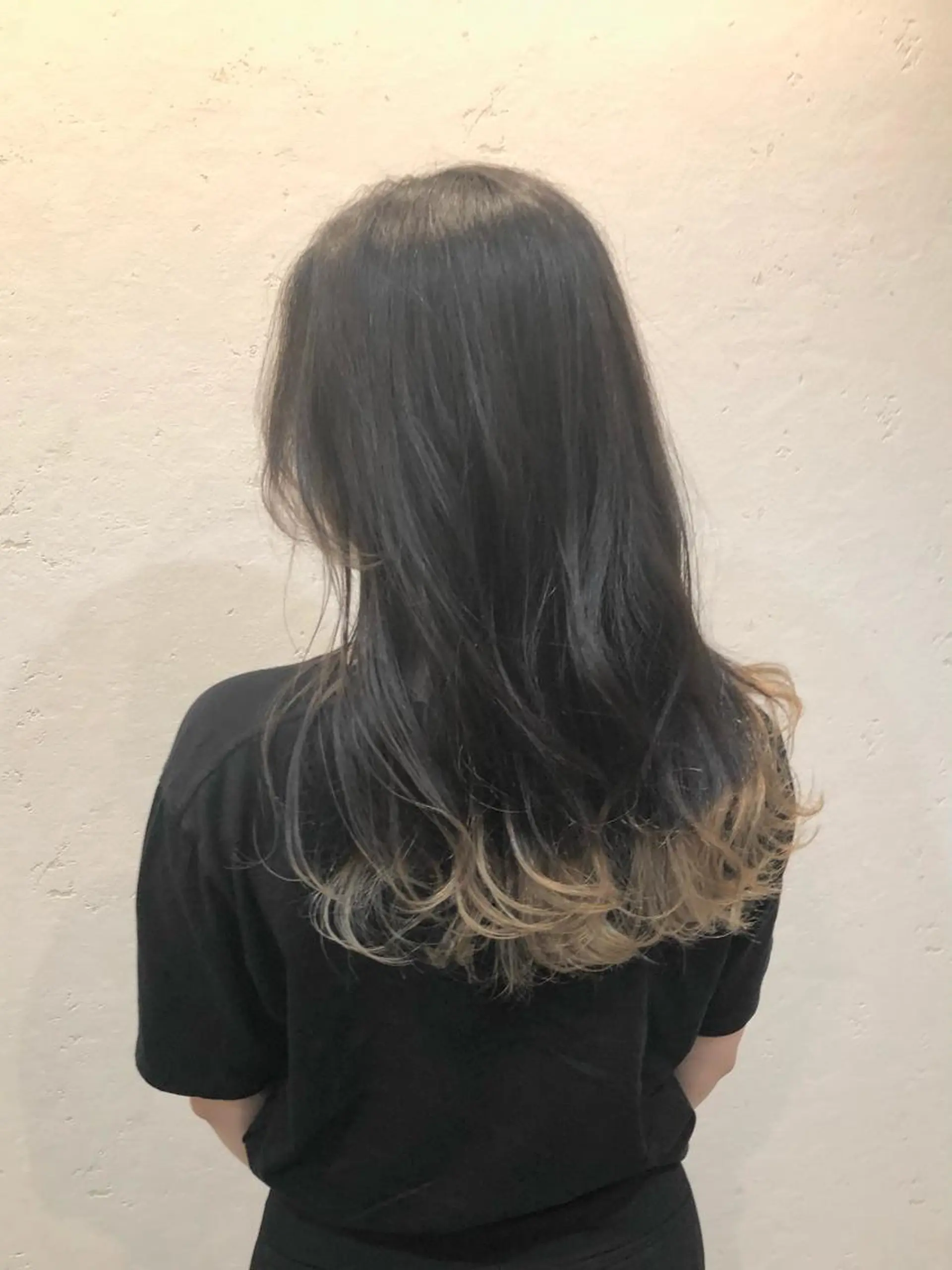 セミロング カラー ブリーチ カット ヘアカラー トリートメント 透け感カラー🫧 加納トモヒロのヘアスタイル