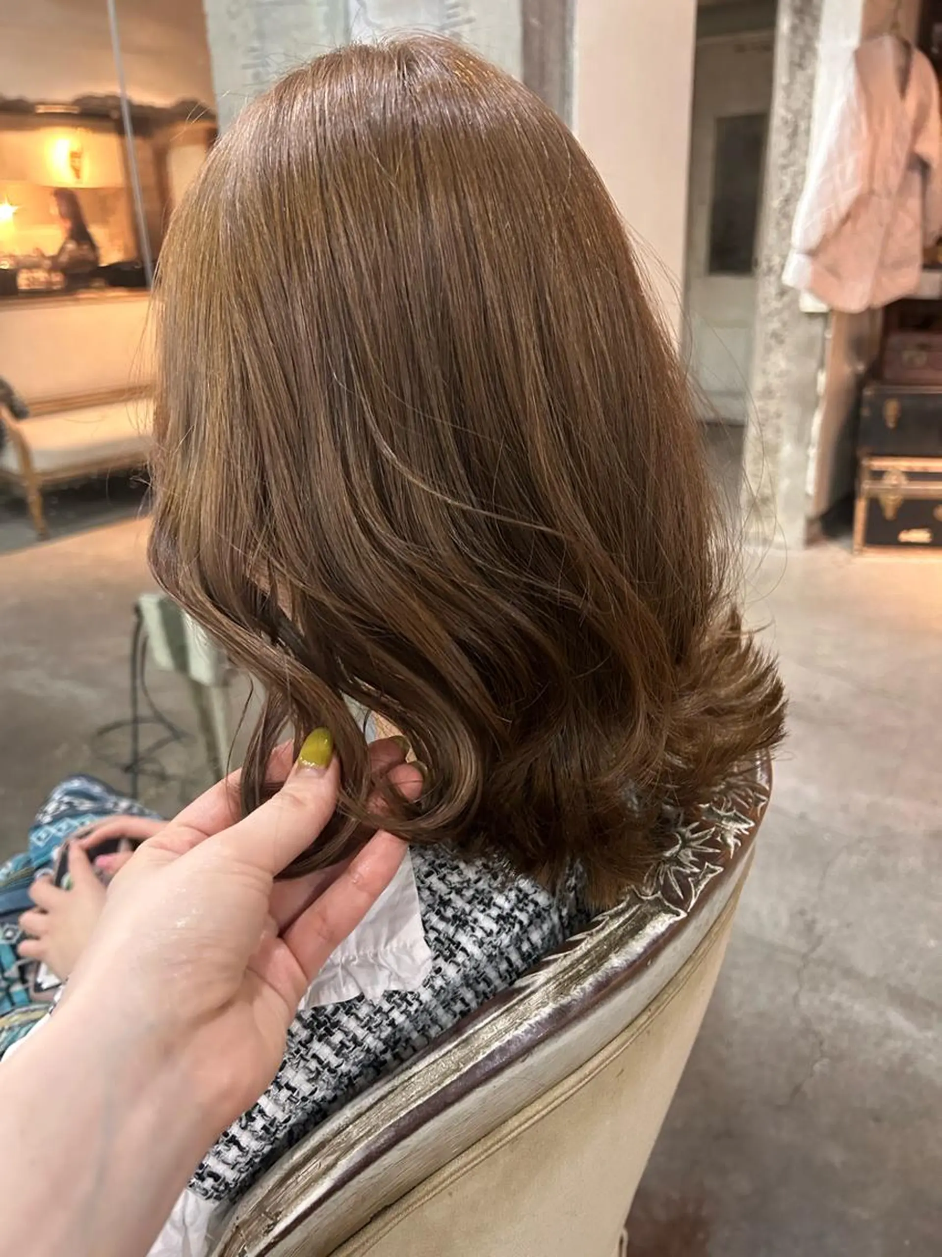 セミロング カラー ヘアアレンジ ベージュカラー ブリーチ ダブルカラー ハイトーンカラー お任せヘア☘️☘️ 及川渚のヘアスタイル