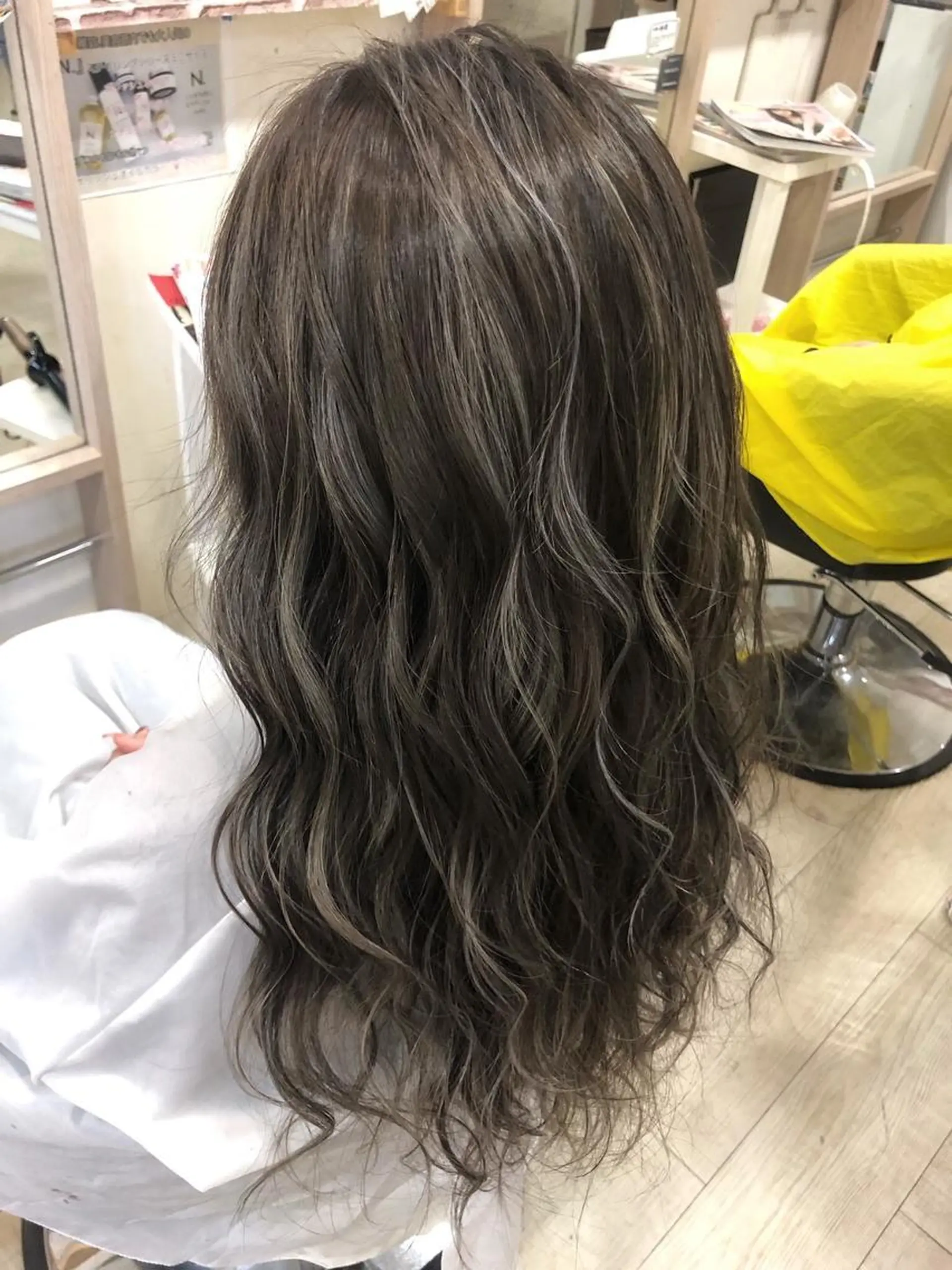 カラー Merly Osakaのヘアスタイル