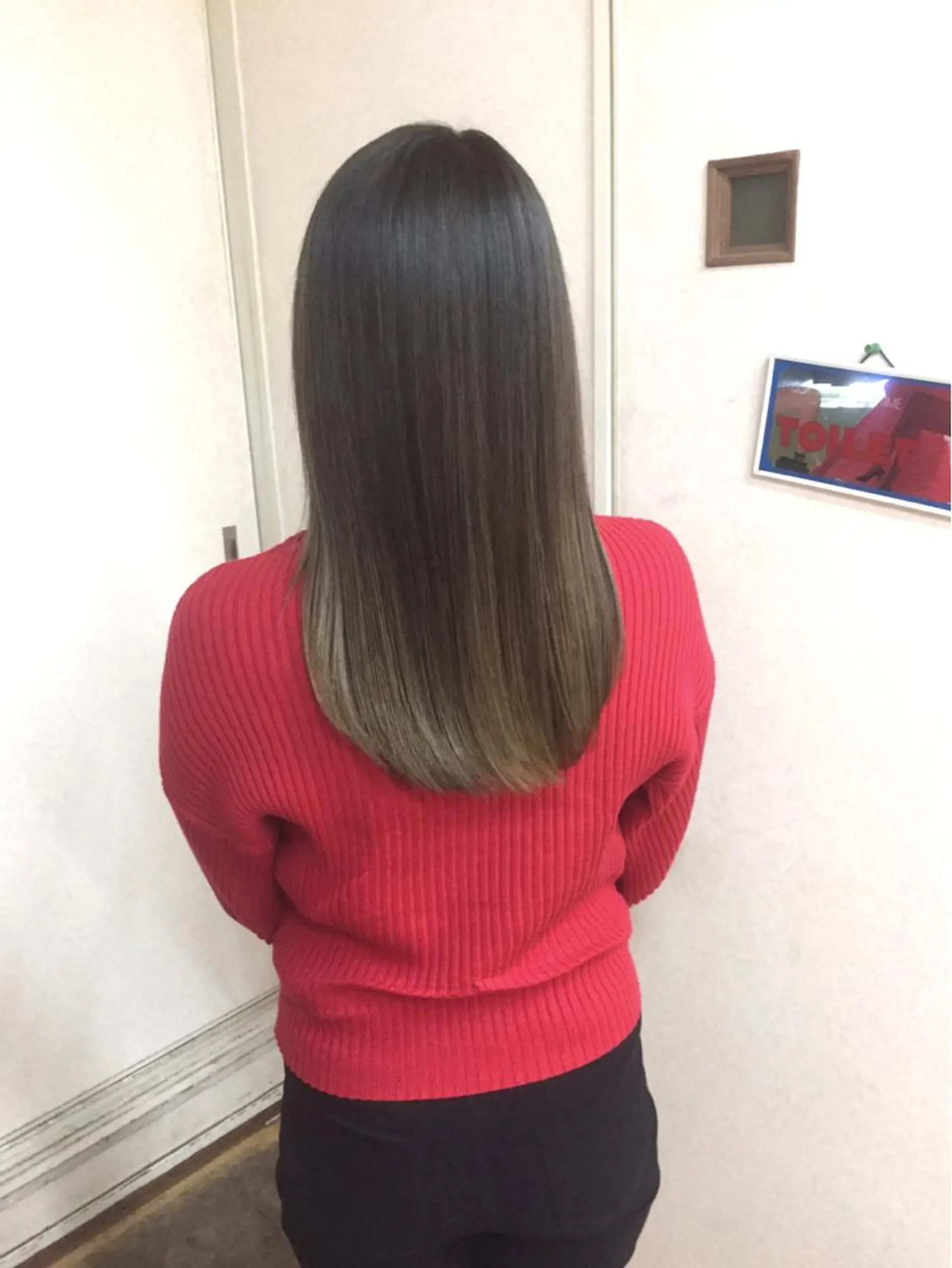 セミロング カラー ヘアアレンジ バレイヤージュ グラデーションカラー グレージュ ハイライトカラー ミルクティーグレージュ ヘアカラー トリートメント BOB所属・三輪 太一のヘアスタイル