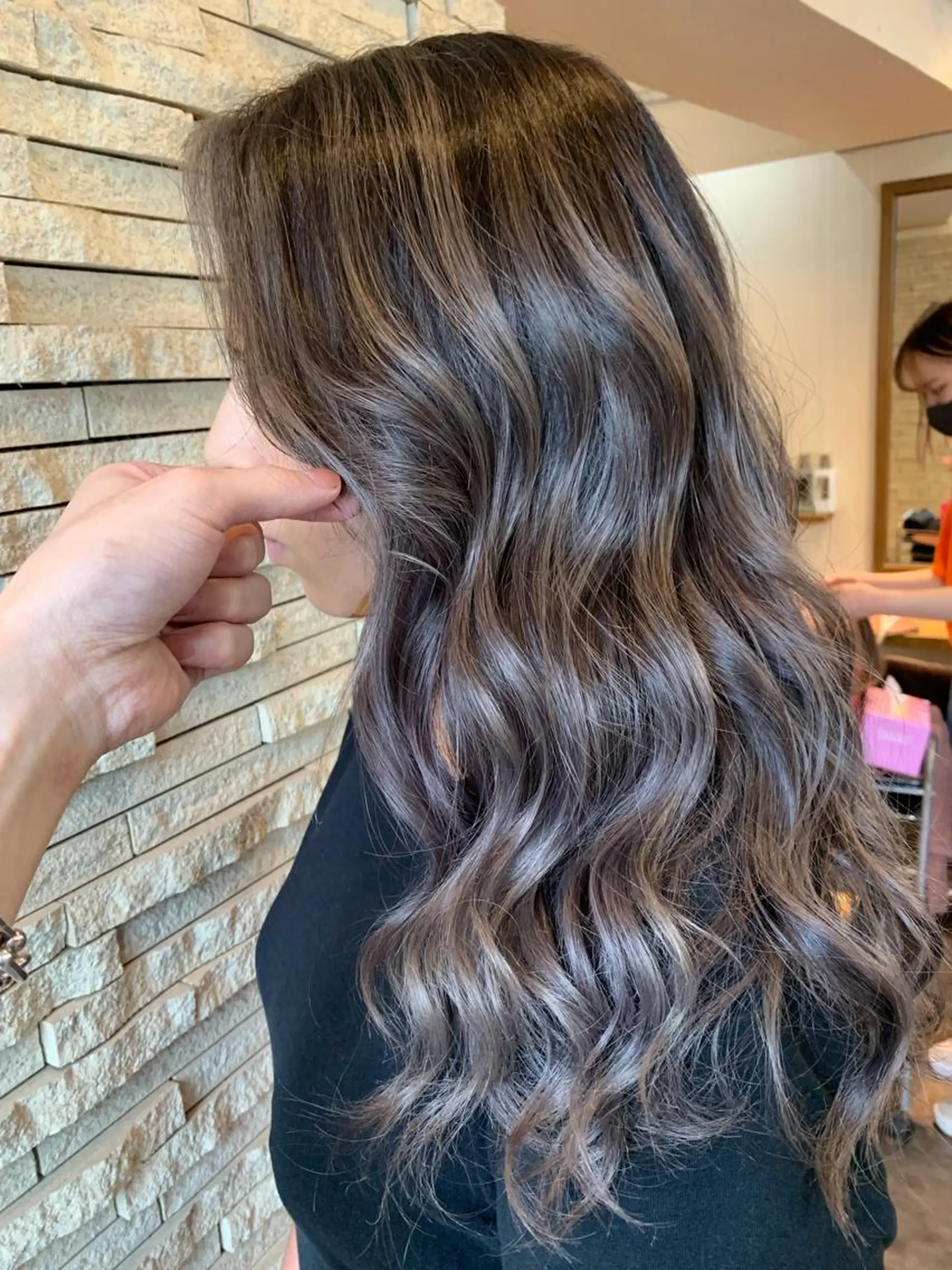 ロング カラー ベージュカラー ハイライトカラー ハイライト ヘアカラー サロウィン千葉所属・サロウィン千葉店 Toshikiのヘアスタイル