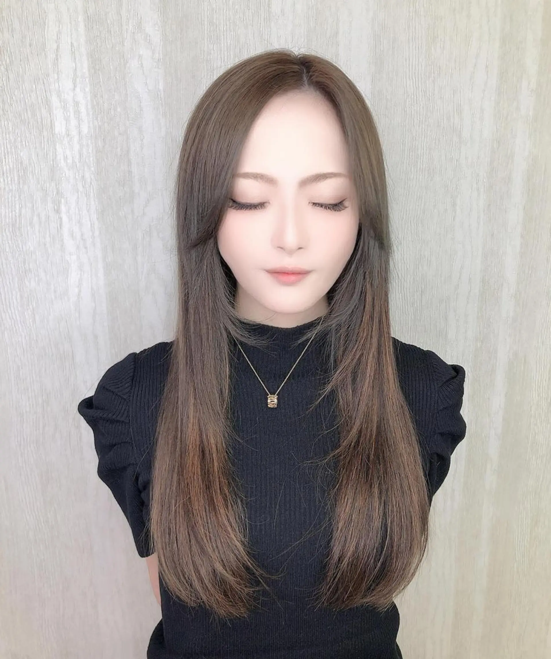 ロング カラー 編み込みエクステ シールエクステ アッシュ アッシュブラウン ベージュカラー UNDER vr 【アンダーバー】のヘアスタイル