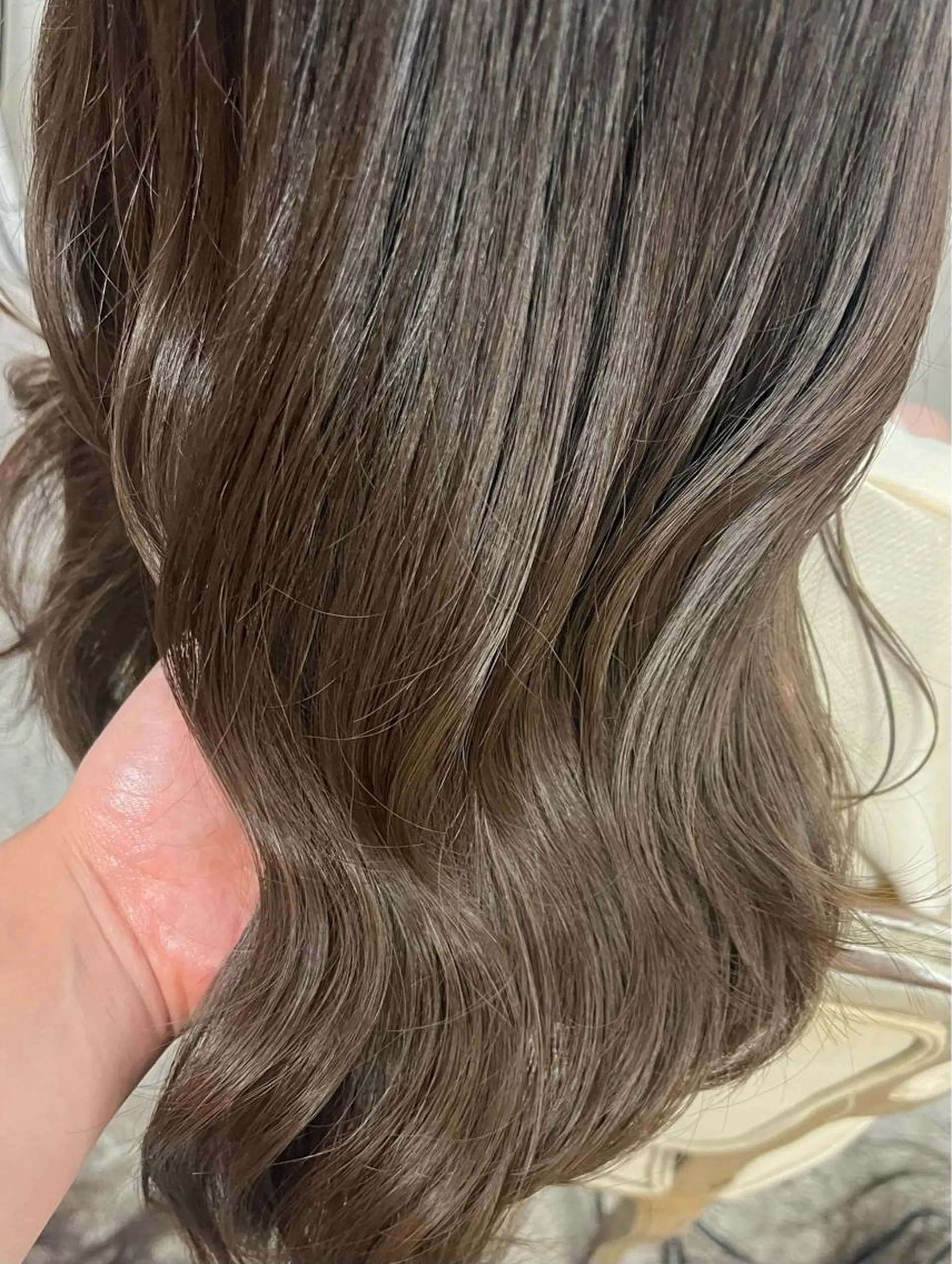 ロング カラー ヘアアレンジ ベージュカラー ダブルカラー グレージュ ミルクティーベージュ ミルクティーグレージュ カット ヘアカラー トリートメント ベージュ/グレージュ 🤍奥開梨恵のヘアスタイル