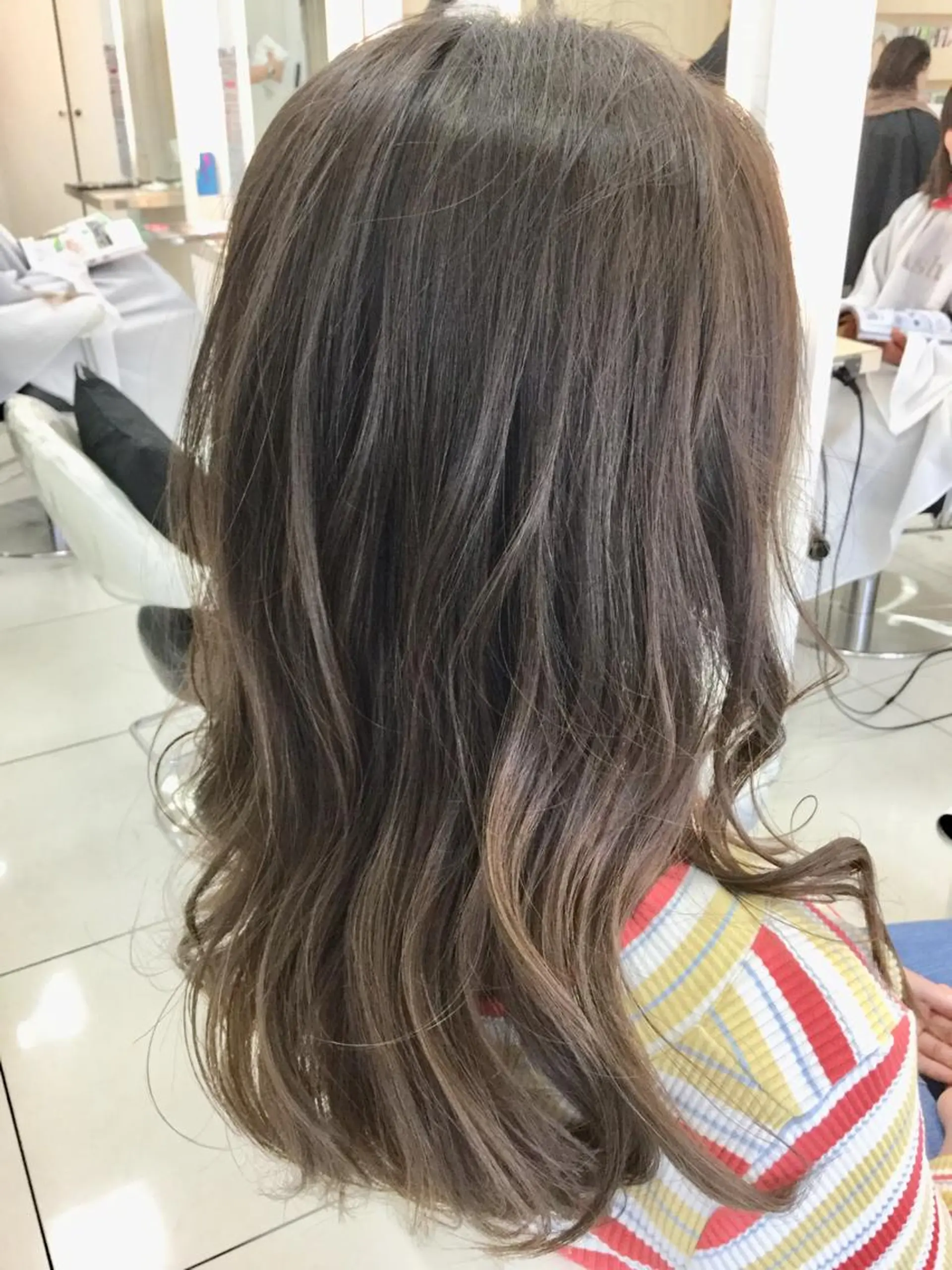 ロング カラー アッシュ バレイヤージュ 黒髪 ブリーチ グラデーションカラー Ash 山田 勇太のヘアスタイル