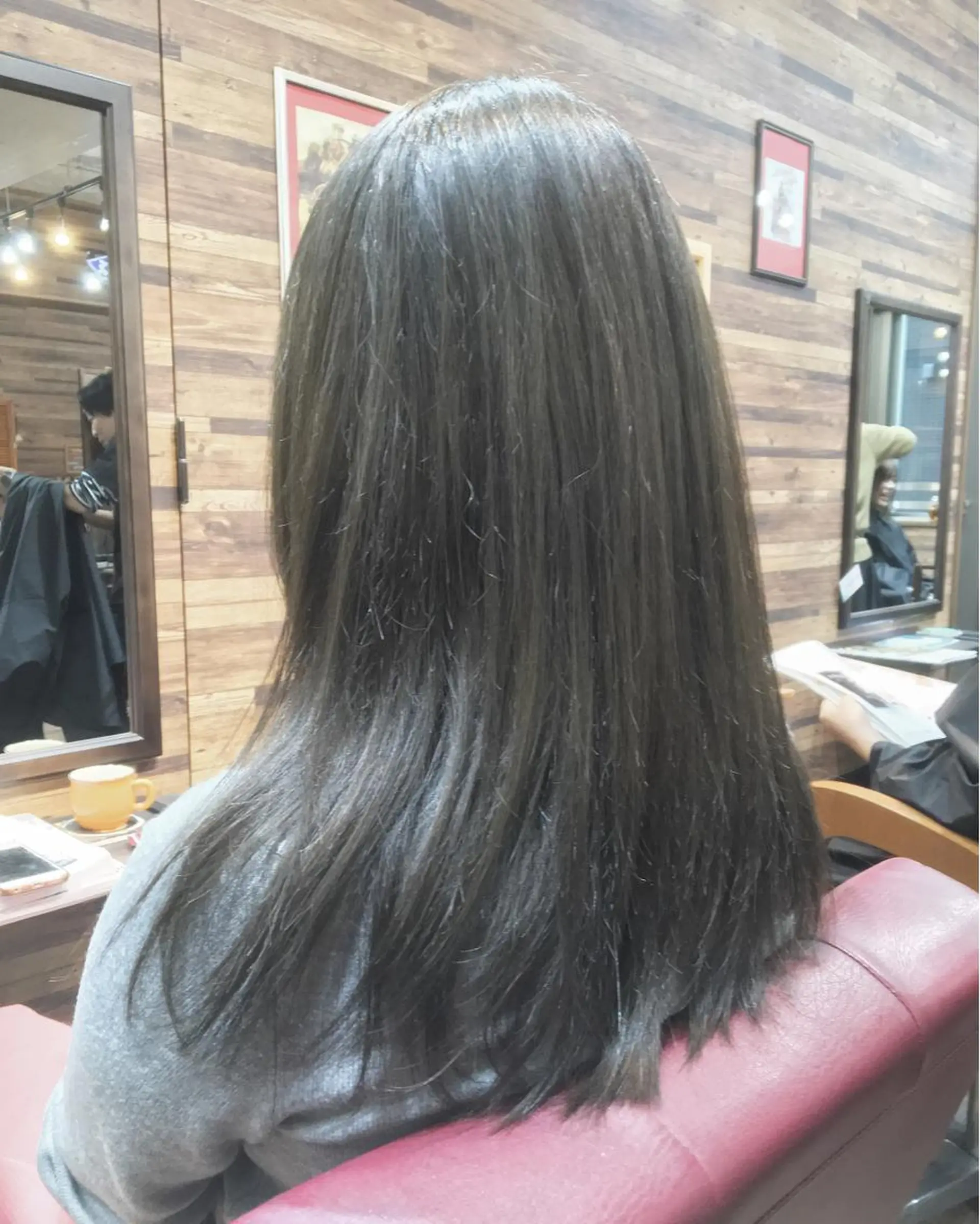 セミロング カラー アッシュ ブリーチ ブリーチなしカラー MITSU ✂️のヘアスタイル