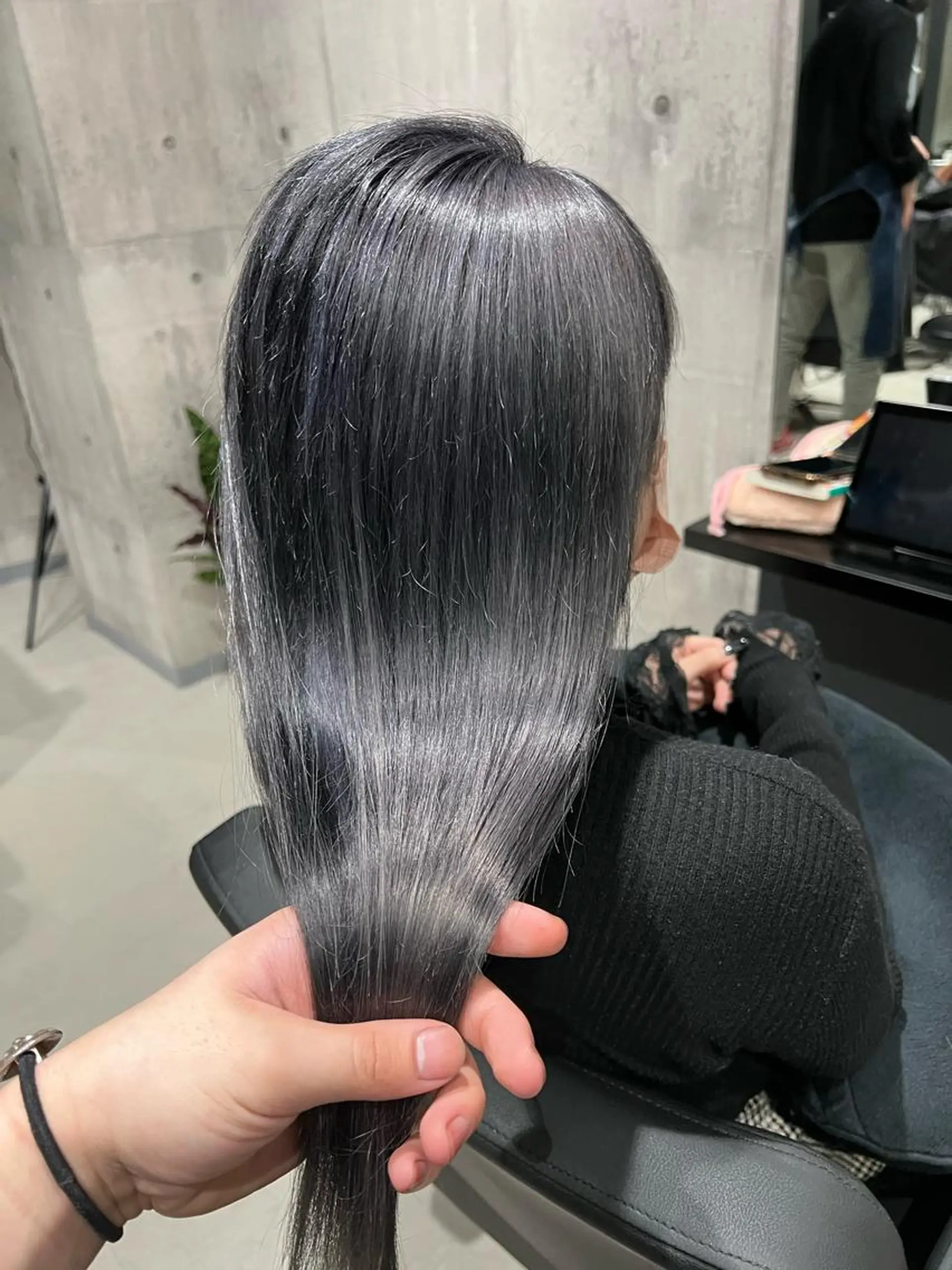 ミディアム カラー ダークシルバー ハイトーンカラー シルバー mimiiy梅田 中崎町ハイトーンのヘアスタイル
