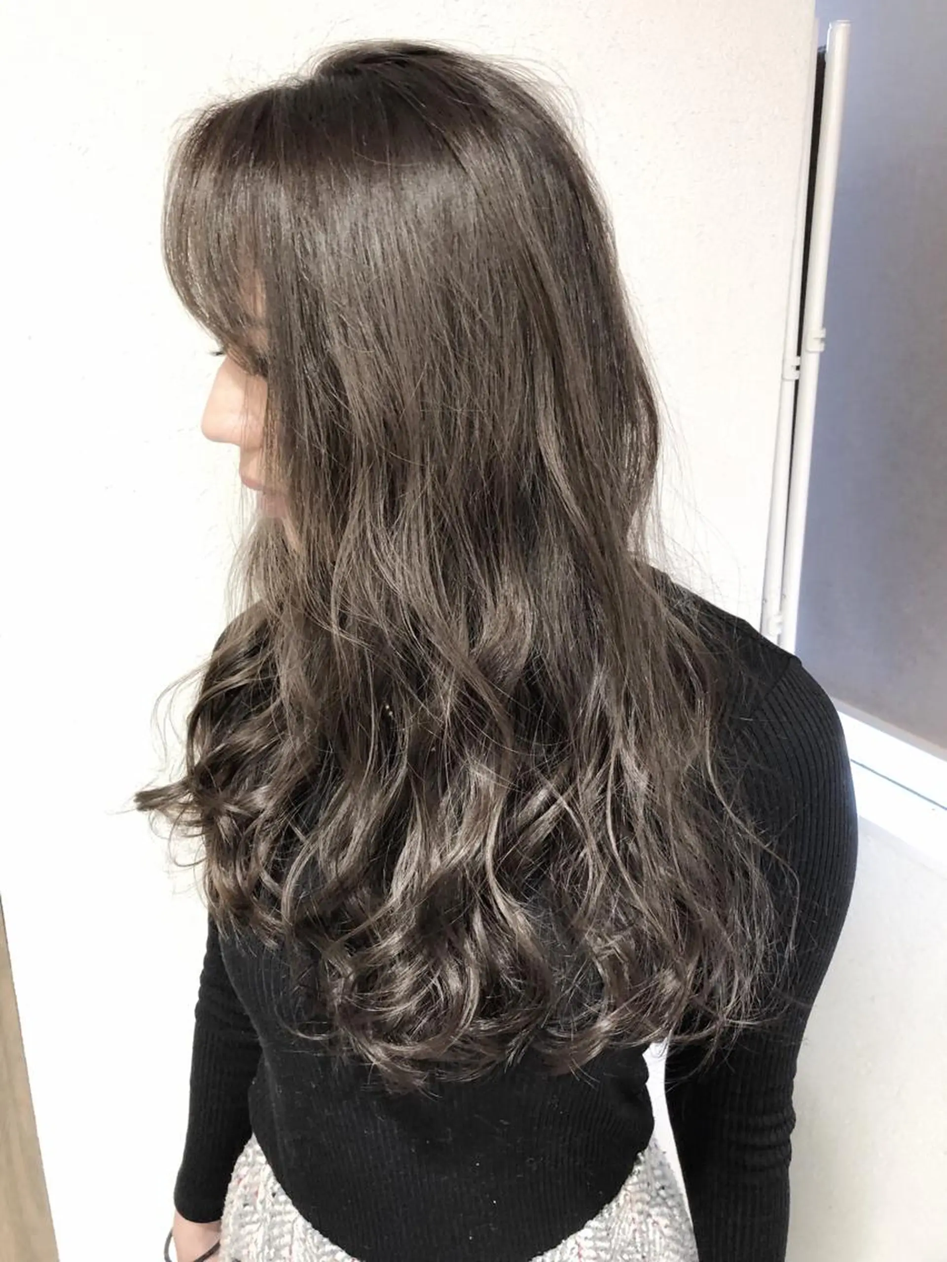 ロング カラー グレージュ ハイライトカラー 3Dハイライト ハイライト 髪にドラマを。biscohair所属・biscohair 髪にドラマを。のヘアスタイル
