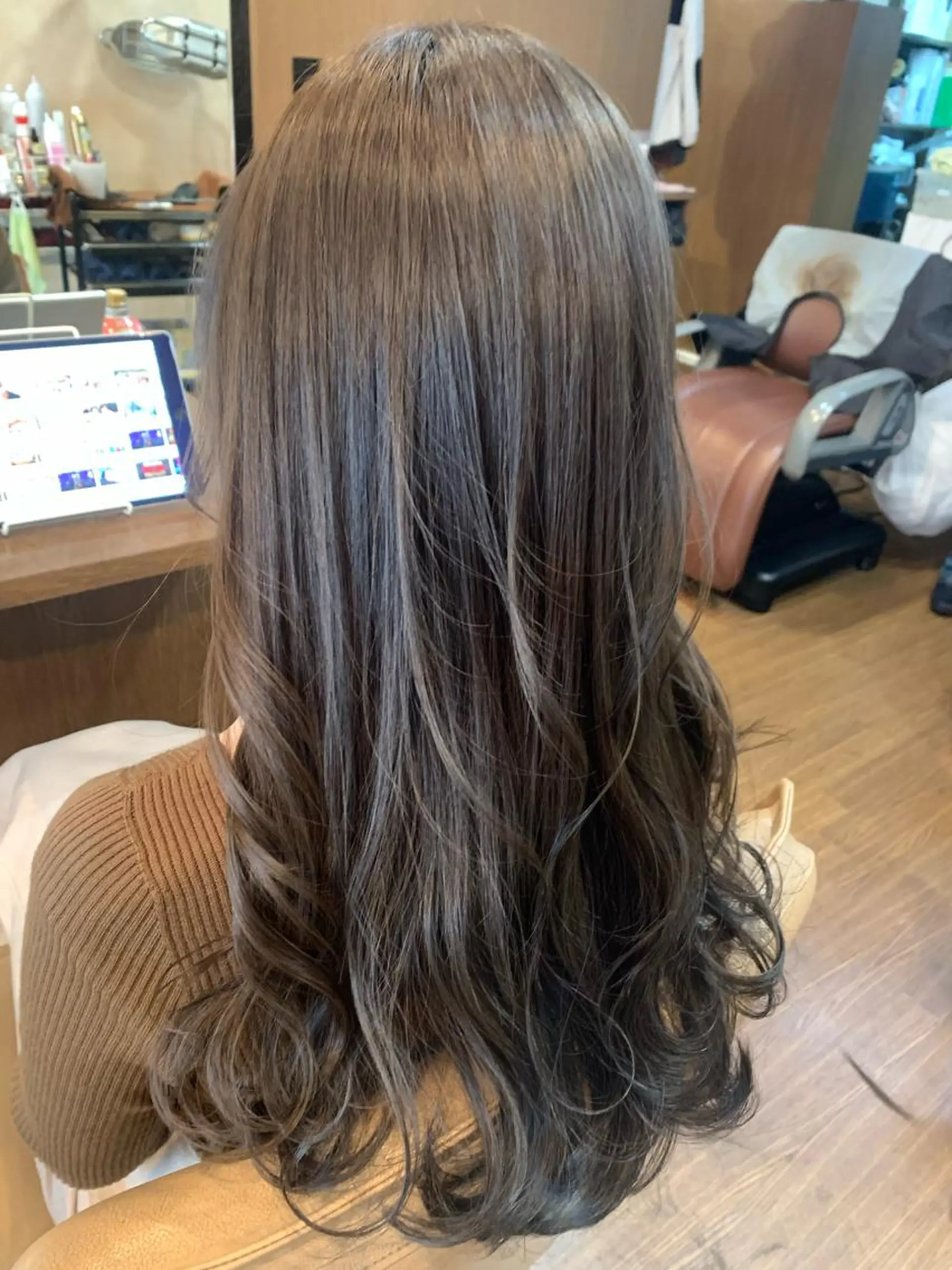 ロング カラー カット ヘアカラー coupe ciseauxのヘアスタイル