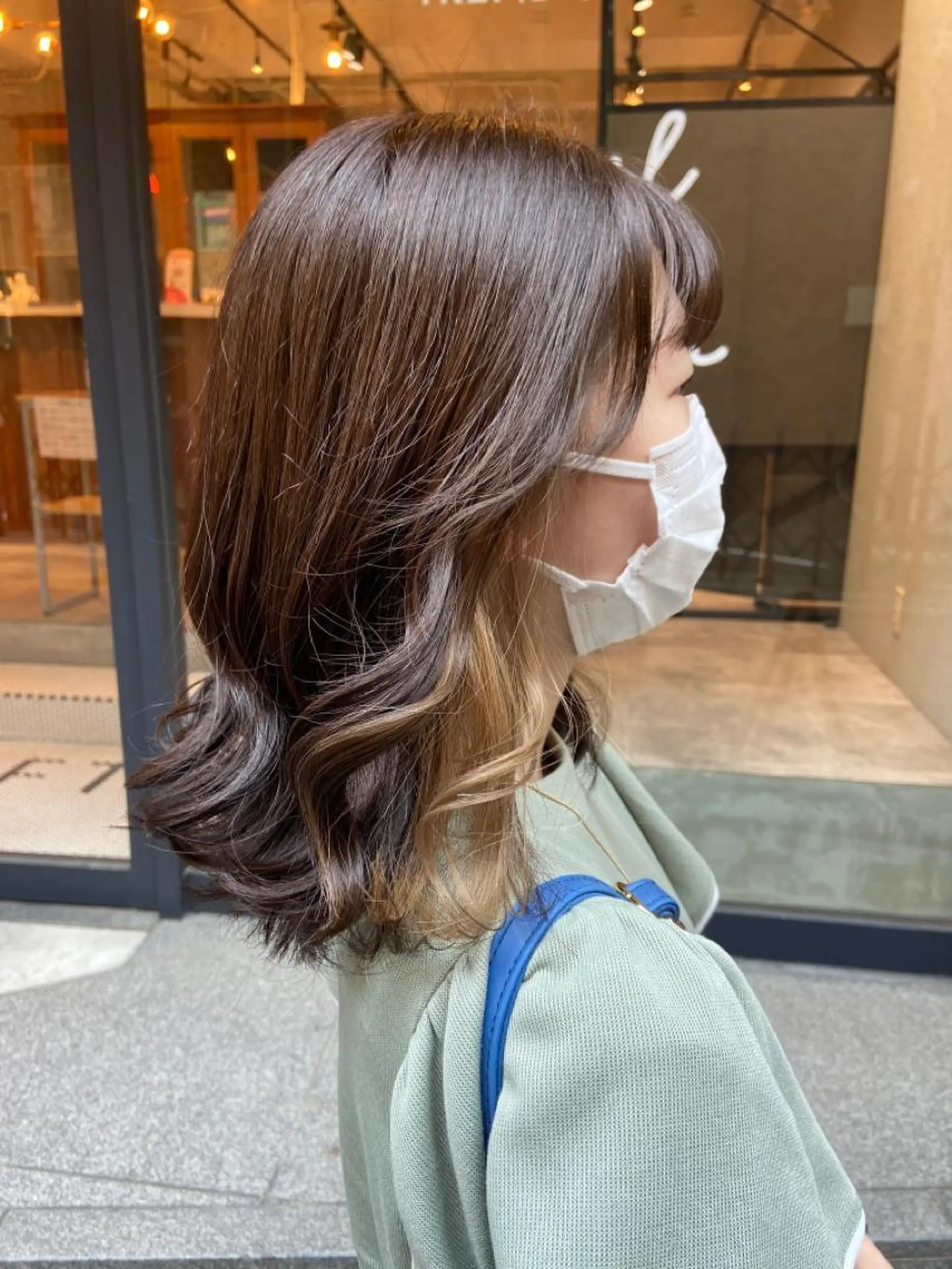 ミディアム カラー ベージュカラー イヤリングカラー カット ヘアカラー ノイシキ サキのヘアスタイル