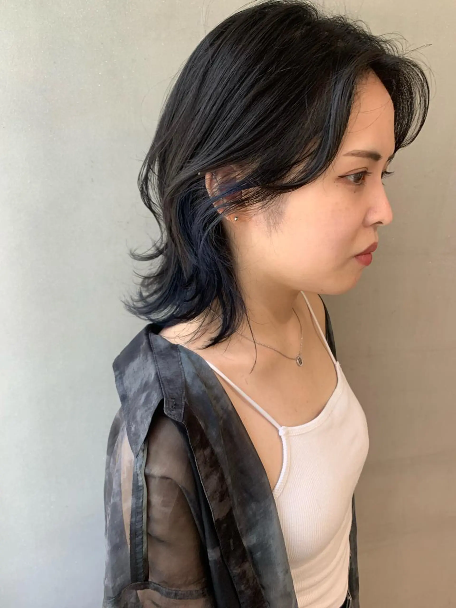 ミディアム カラー パーマ ヘアアレンジ メンズ キッズ ネイル マツエク・マツパ センターパート メンズウルフカット アディクシーカラー ブルーカラー ウルフカット SALOWIN梅田茶屋町店所属・ウルフレイヤーカット /チヒロのヘアスタイル