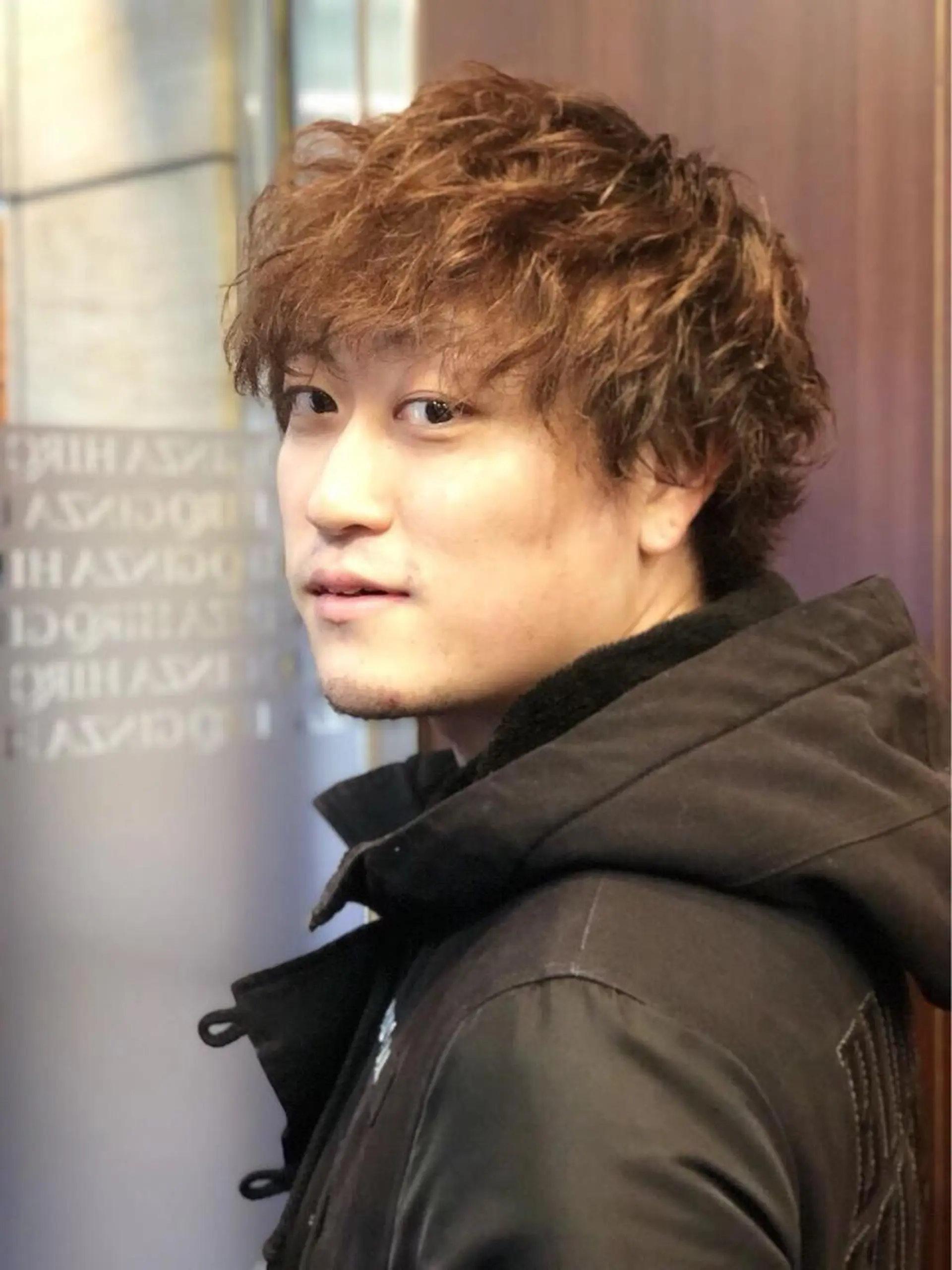 ショート パーマ メンズ 岡本 耕太郎のヘアスタイル