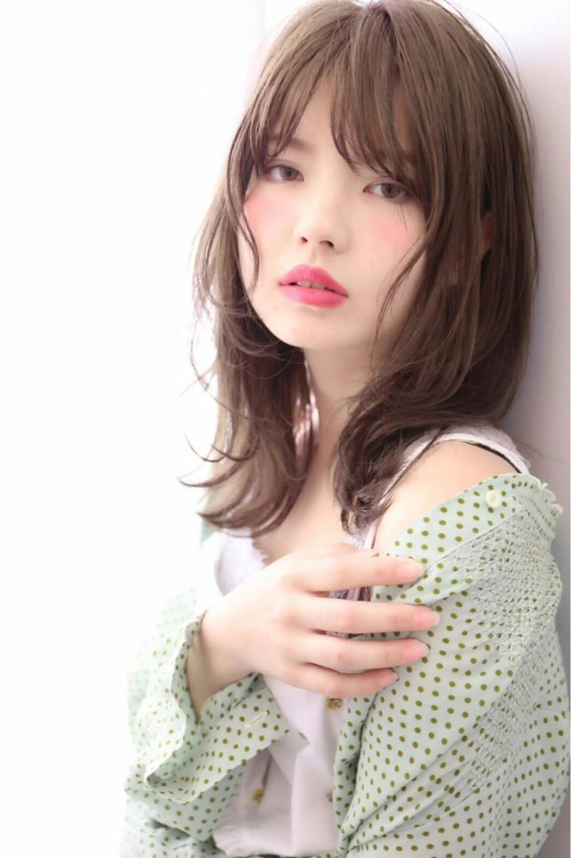 ミディアム linda by neoliveのヘアスタイル
