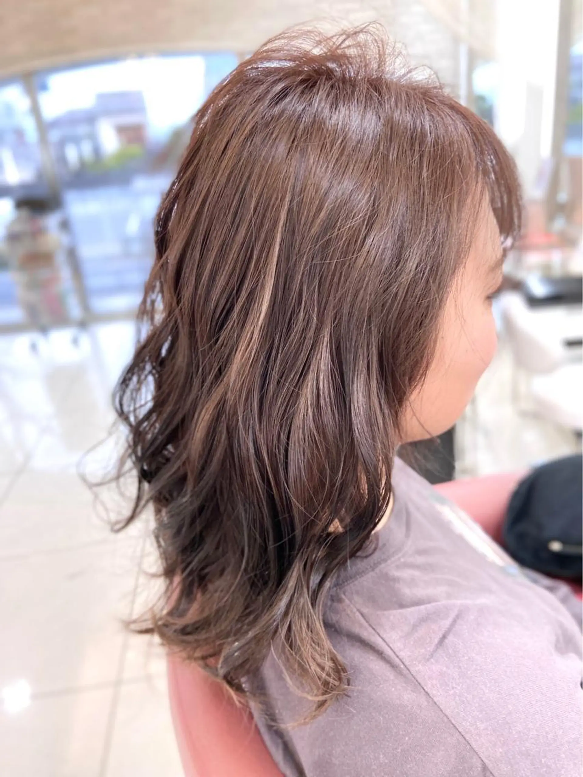 セミロング カラー 瀬川 茉衣子のヘアスタイル